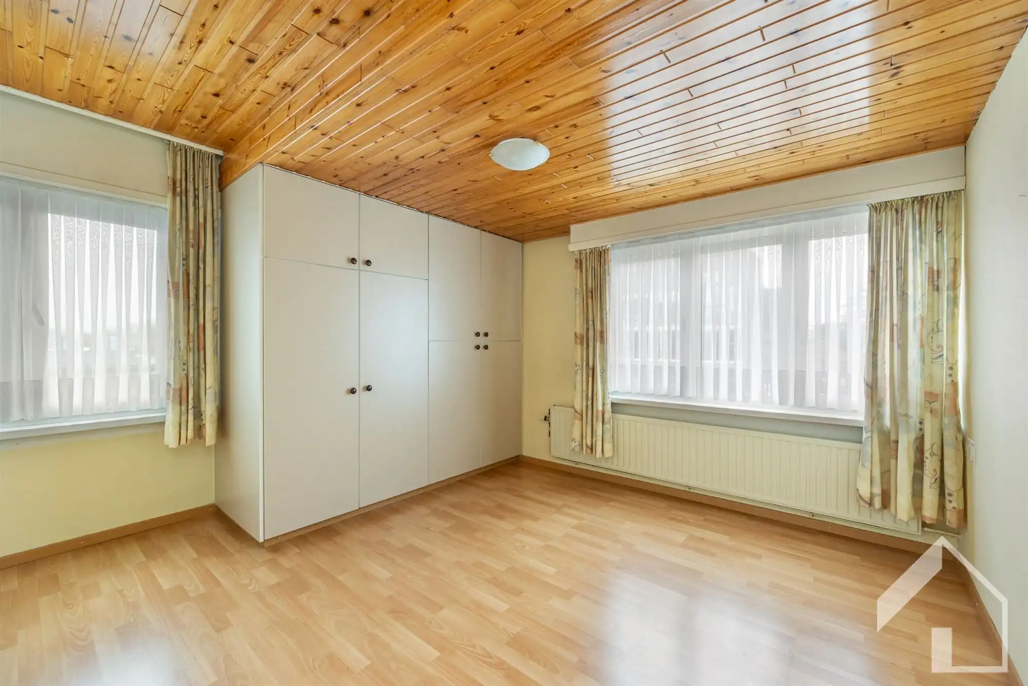 Open bebouwing met 4 slaapkamers! foto 16