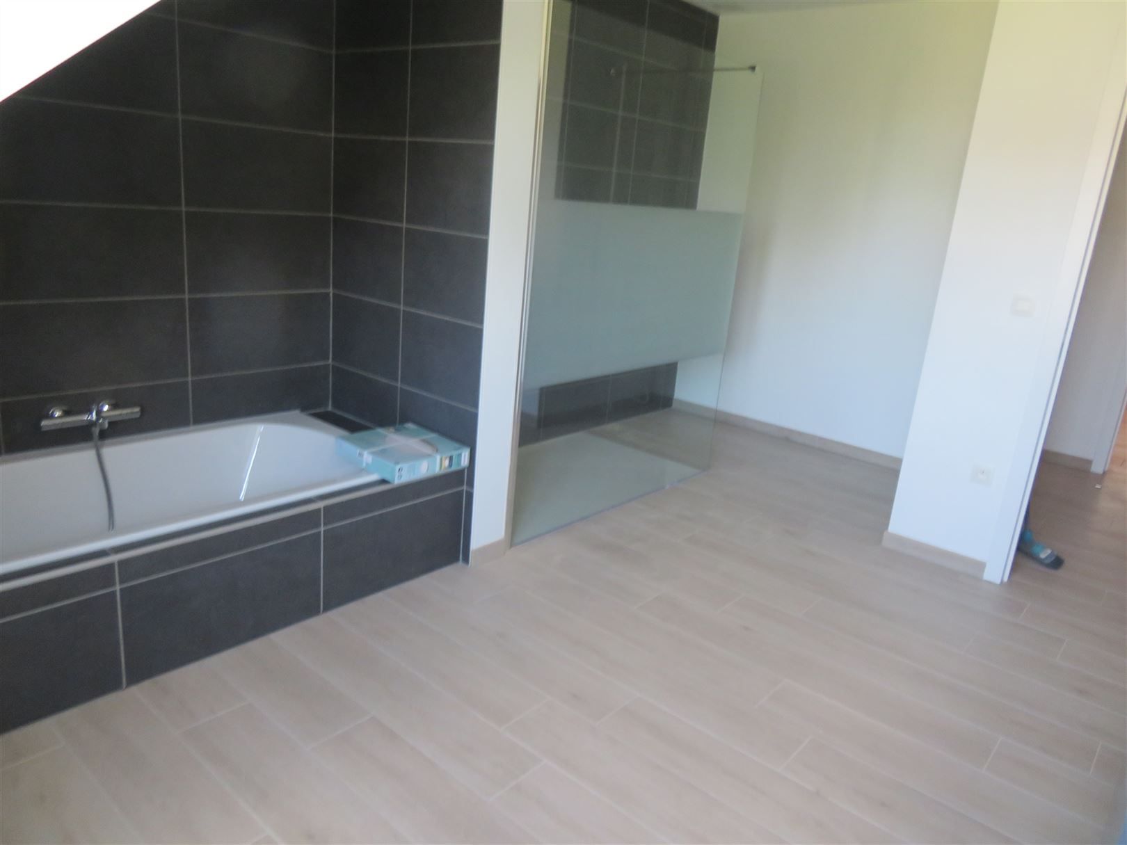 Halfopen bebouwing met 3 slaapkamers, garage en tuin! foto 11