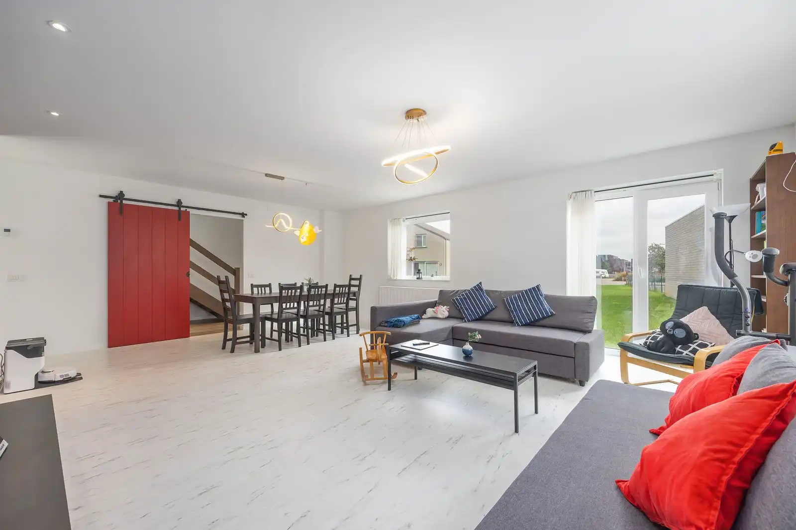 Recente vrijstaande villa op een royaal perceel (1044 m2) foto 4