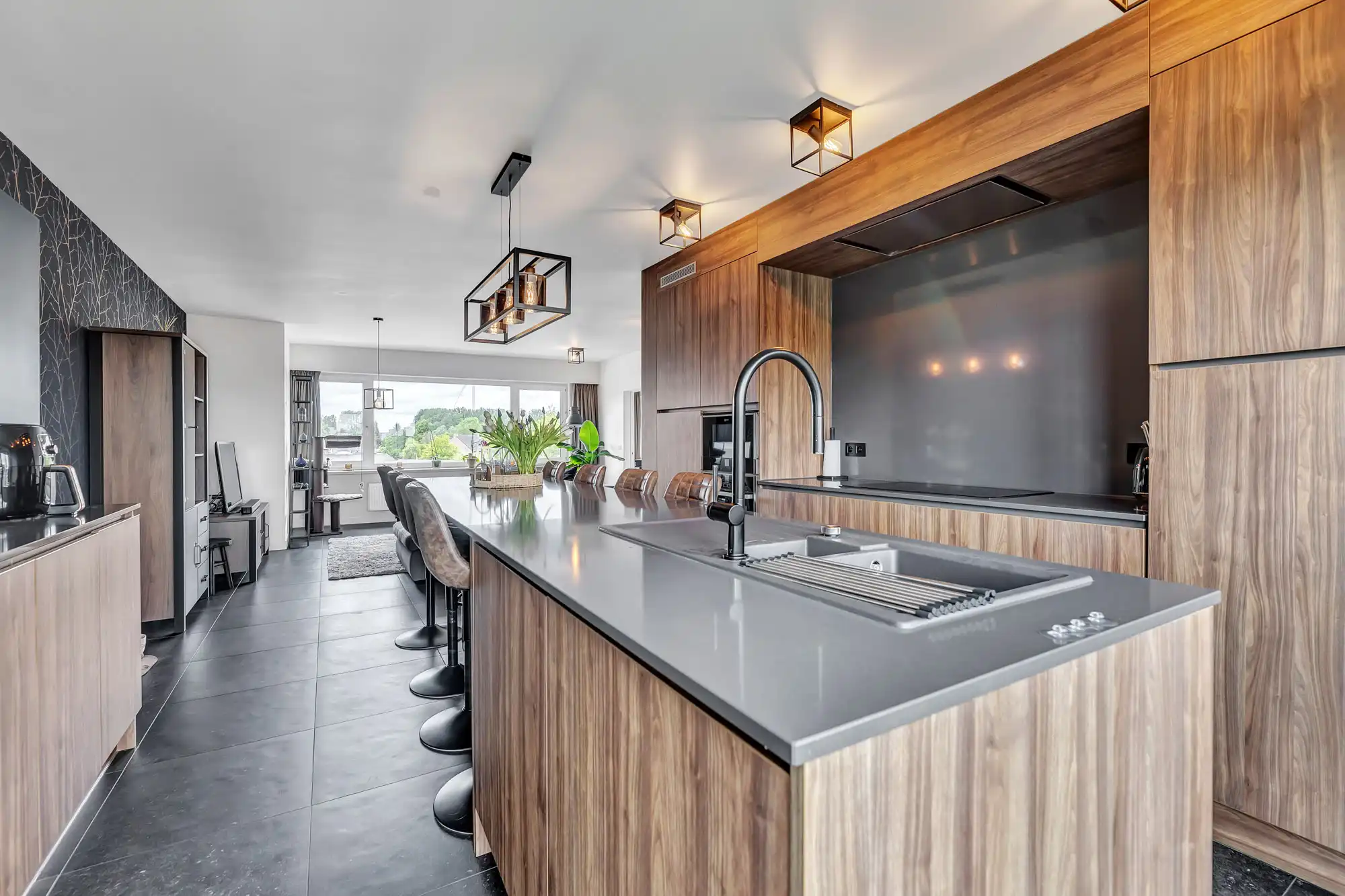 Gerenoveerd penthouse te koop met ruim terras foto 8