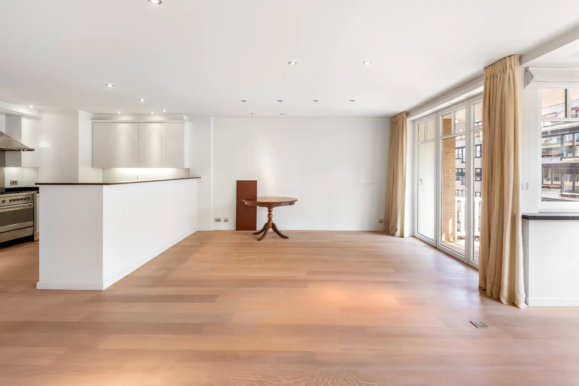 Ruim woonapp. met een gevelbreedte van ca. 7 meter, en garagemogelijkheid, gelege, vlakbij het strand en het Rubensplein. foto 4