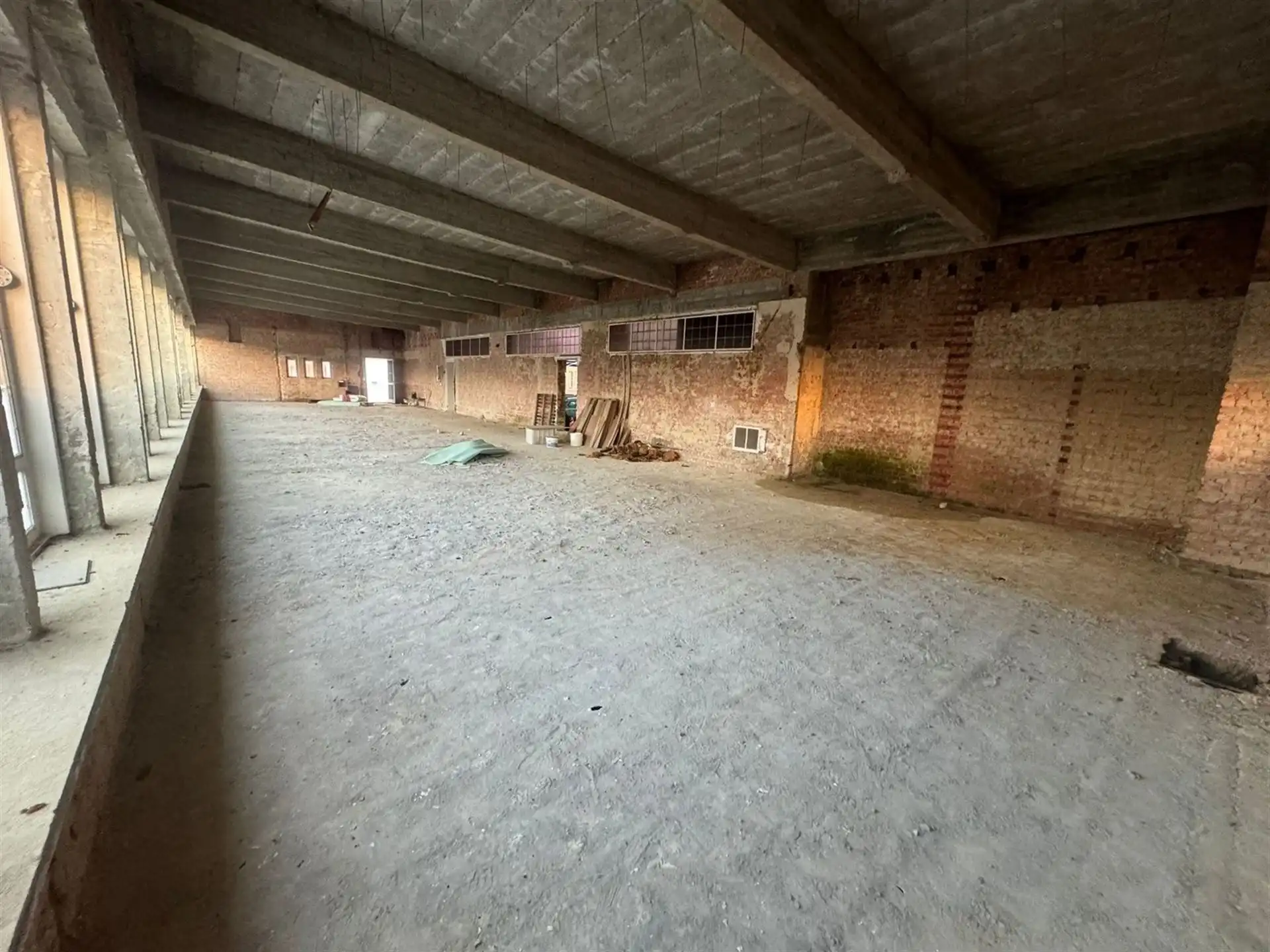 Magazijn van 2180m² ook opgesplits mogelijk foto 2