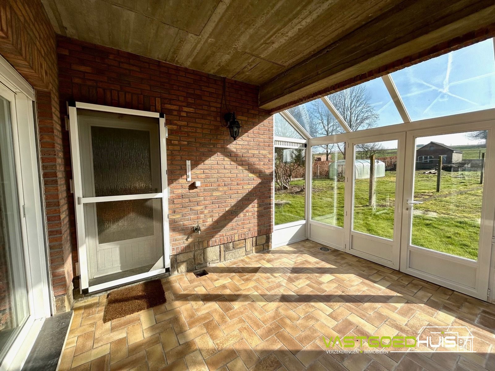 Karaktervolle villa met garage en tuin op 15a60ca foto 11