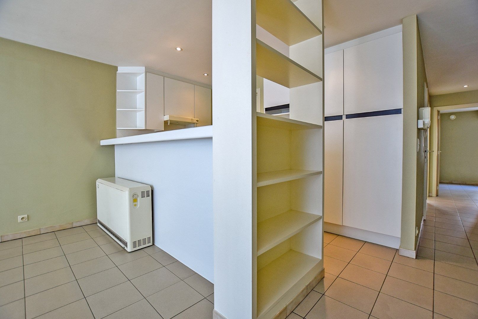 Goed gelegen 2-slaapkamerappartement te Oostduinkerke-Bad vlakbij de winkelstraat en het strand.  foto 6