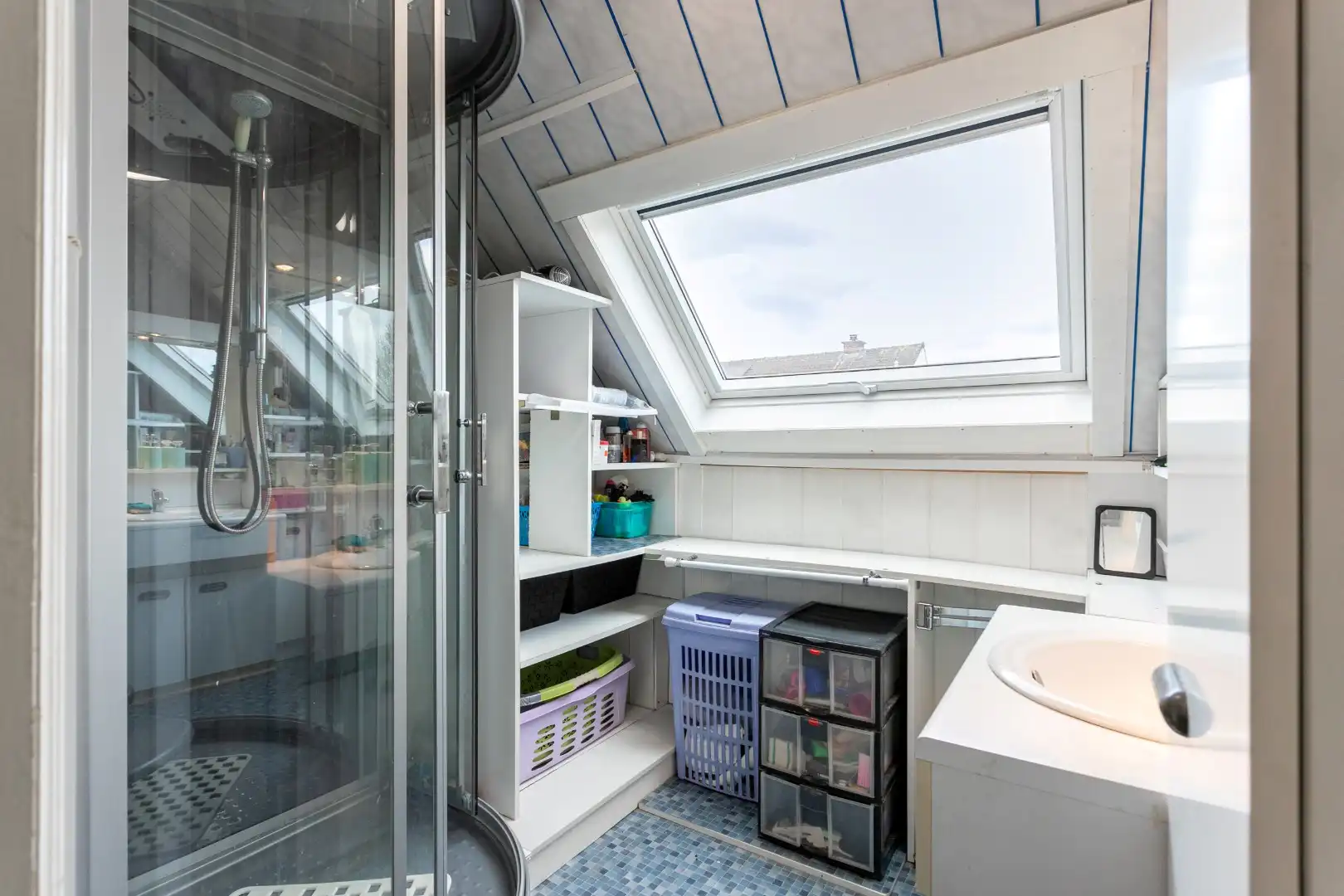 Solide woning te koop met 3 slpks, garage, veranda en tuin foto 13