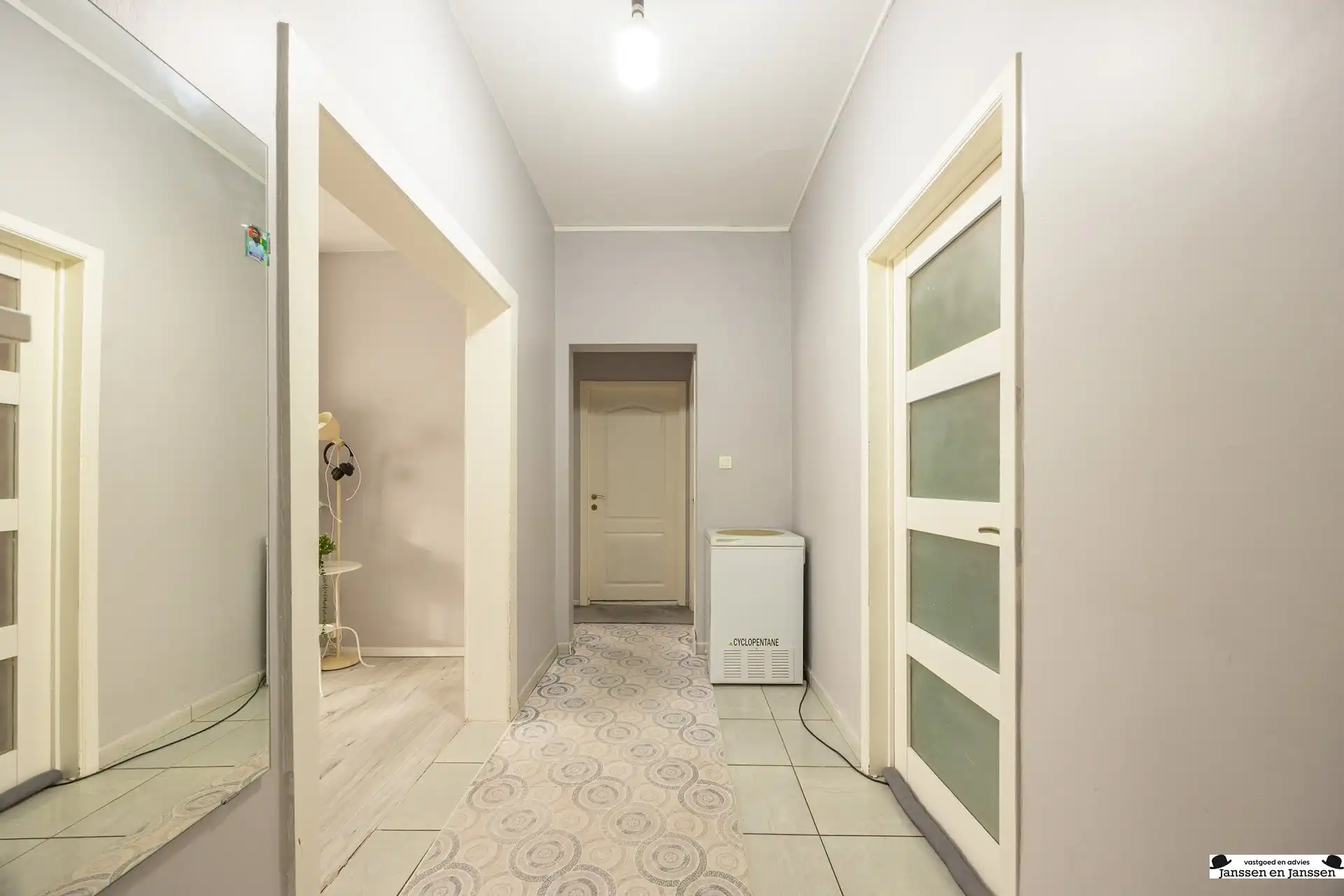 Gerenoveerd 2-slaapkamer appartement te Merksem foto 2