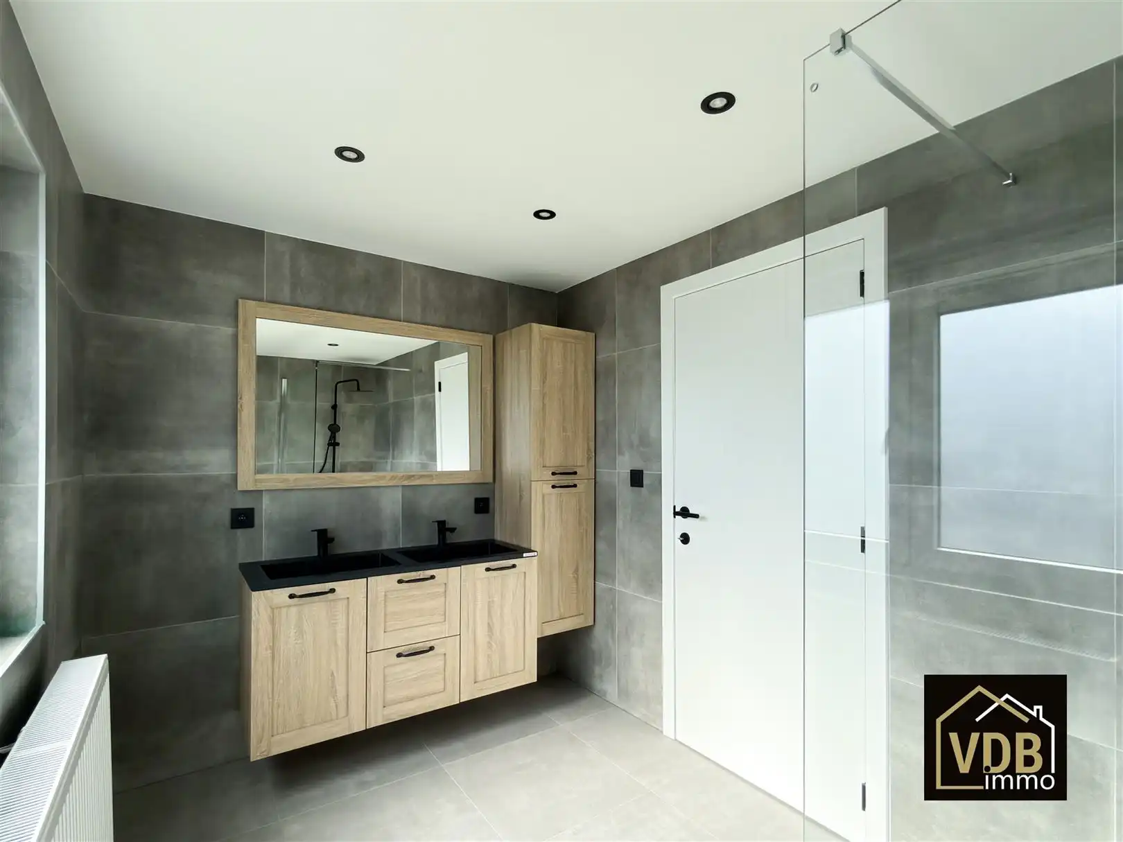 HALF OPEN BEBOUWING MET 4 SLAAPKAMERS EN GROTE GARAGE foto 18