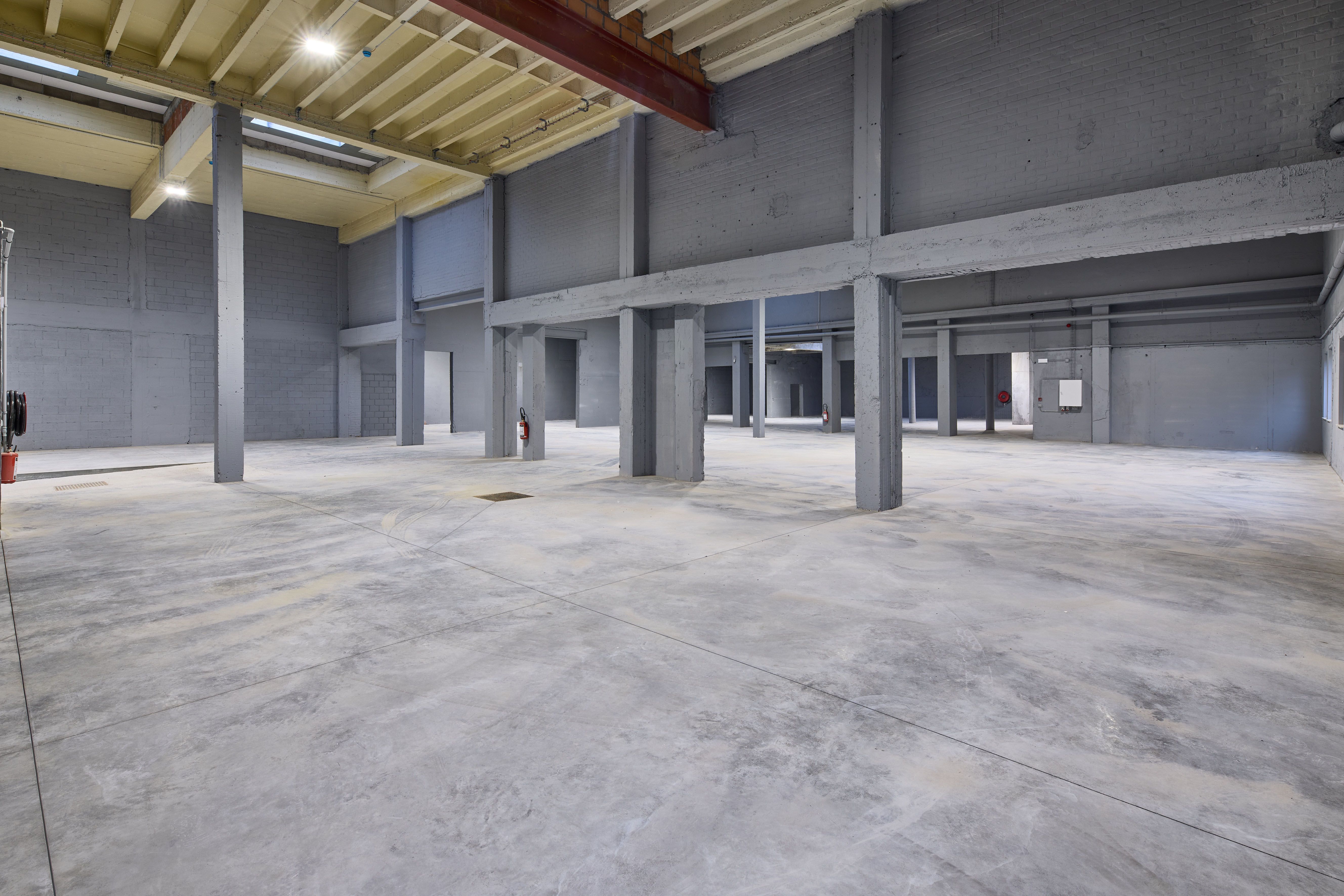 GERENOVEERDE MAGAZIJNUNIT 1200 M2 foto 38