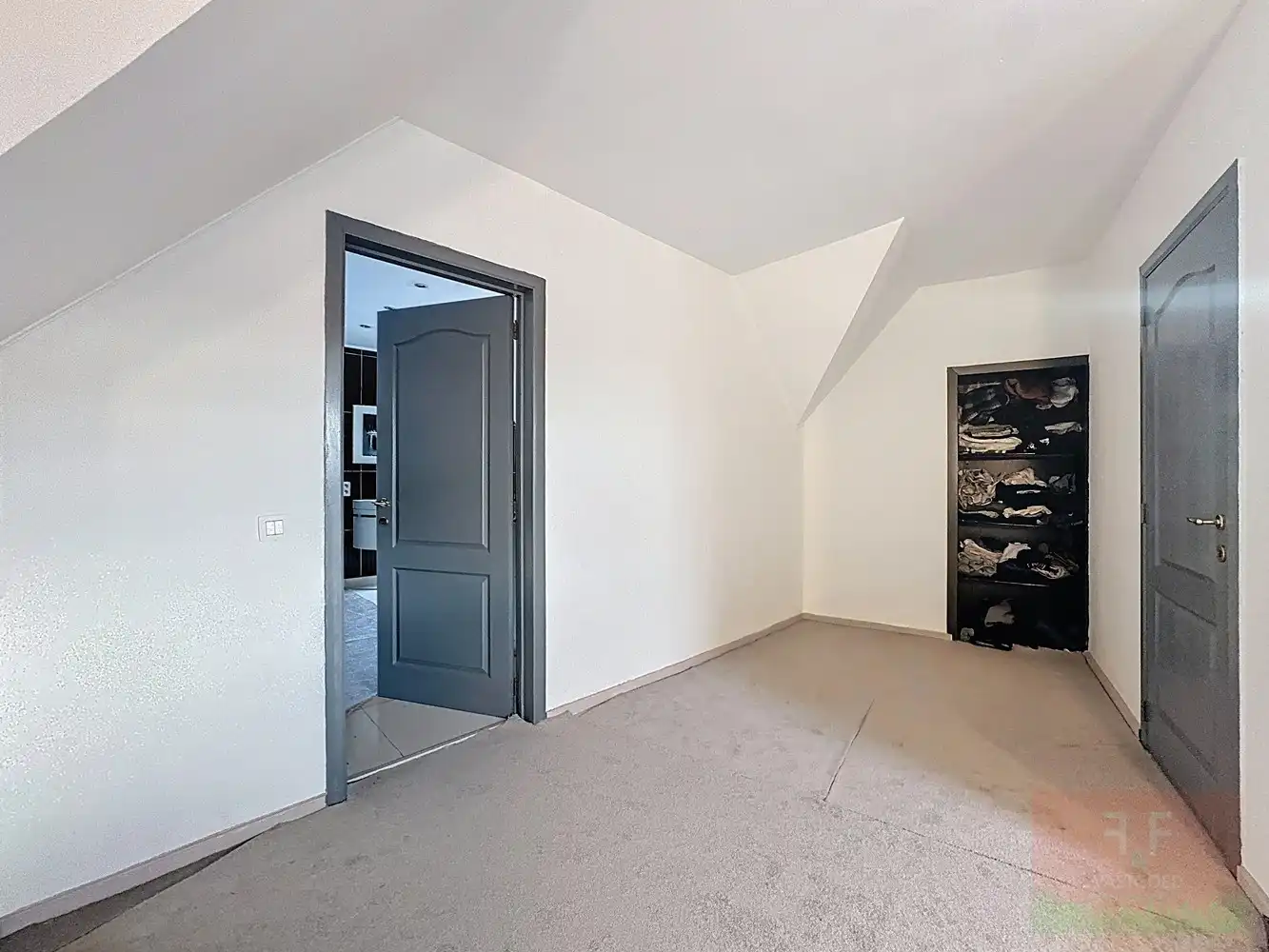 Loft op 1ste verdieping met 2 slaapkamers, zonneterras en een carport foto 12