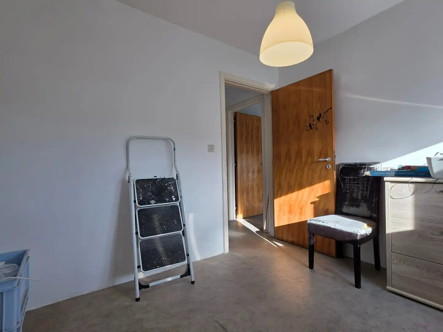 Stevige woning met betonstructuur te koop in Kuurne, eerste verdiep al volledig gerenoveerd foto 15