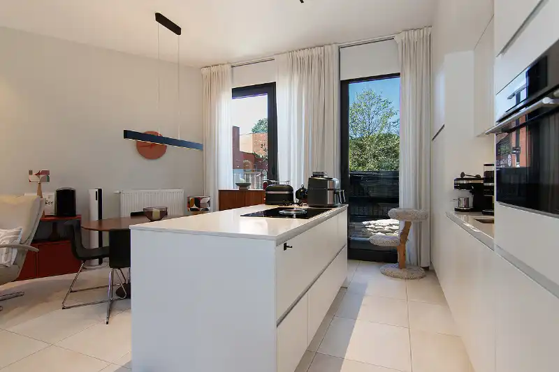 Luxueus ingericht appartement met 2 slaapkamers in de gezelligste straat van Genk foto 10