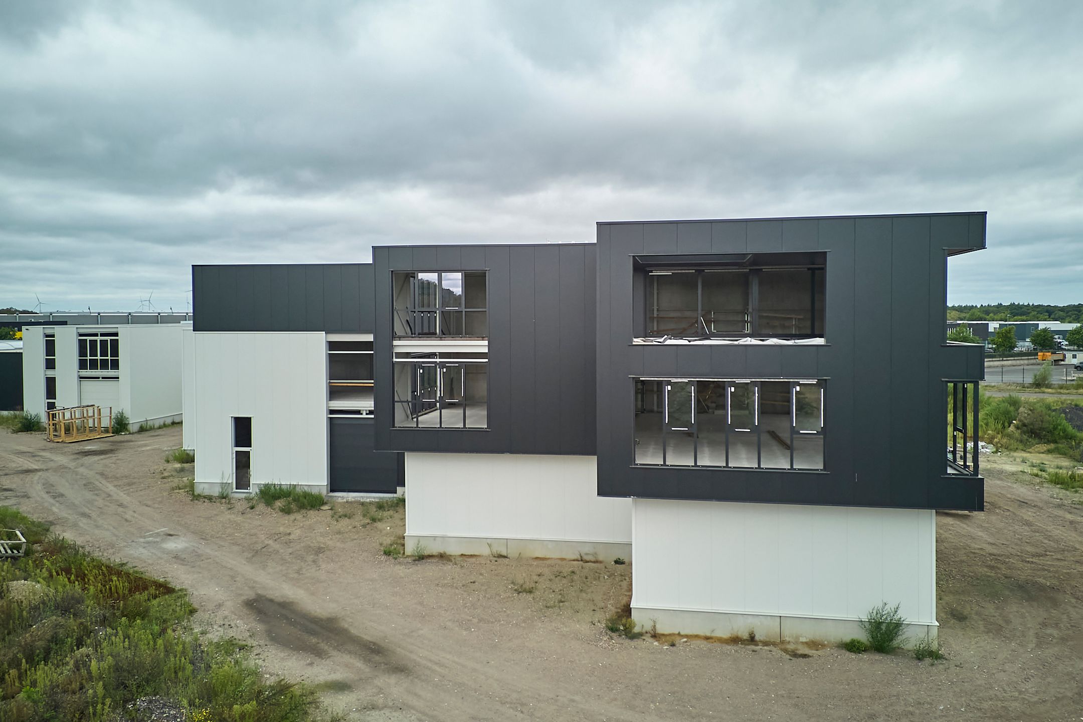 TE KOOP GENK: KMO-unit | kantoren | woonst - Kompellaan foto 4
