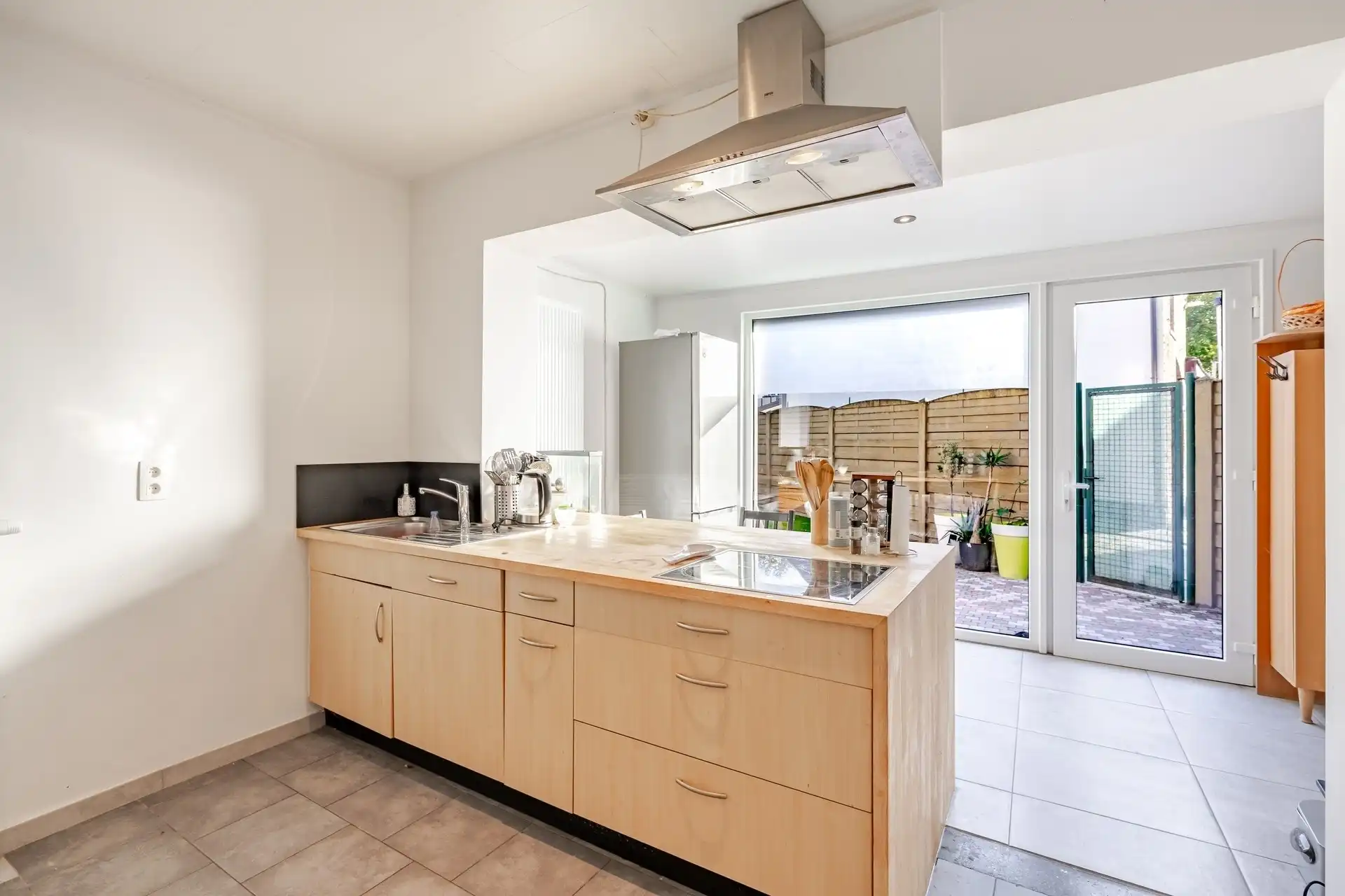 Energiezuinige hoekwoning met 5 slaapkamers en tuin in Berlare foto 4
