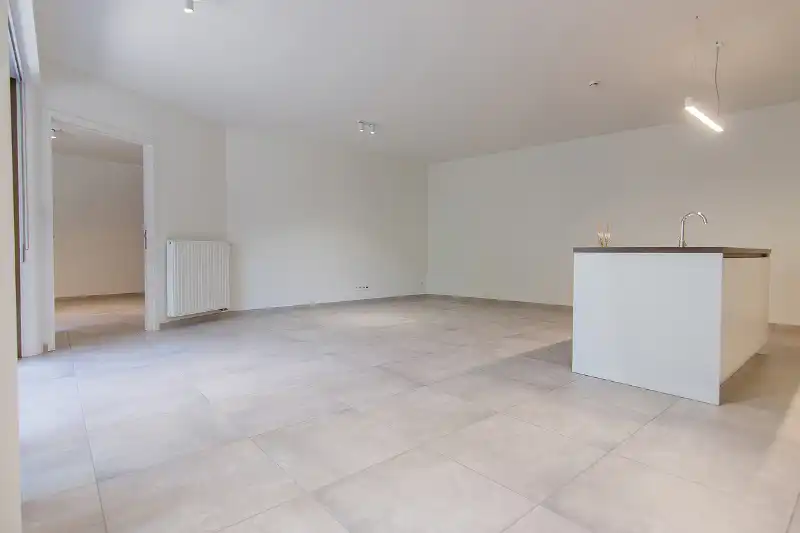 Moderne serviceflat met 2 ruime slaapkamers, 2 badkamers en een uitnodigend terras op een TOP locatie in het centrum van Hasselt foto 3