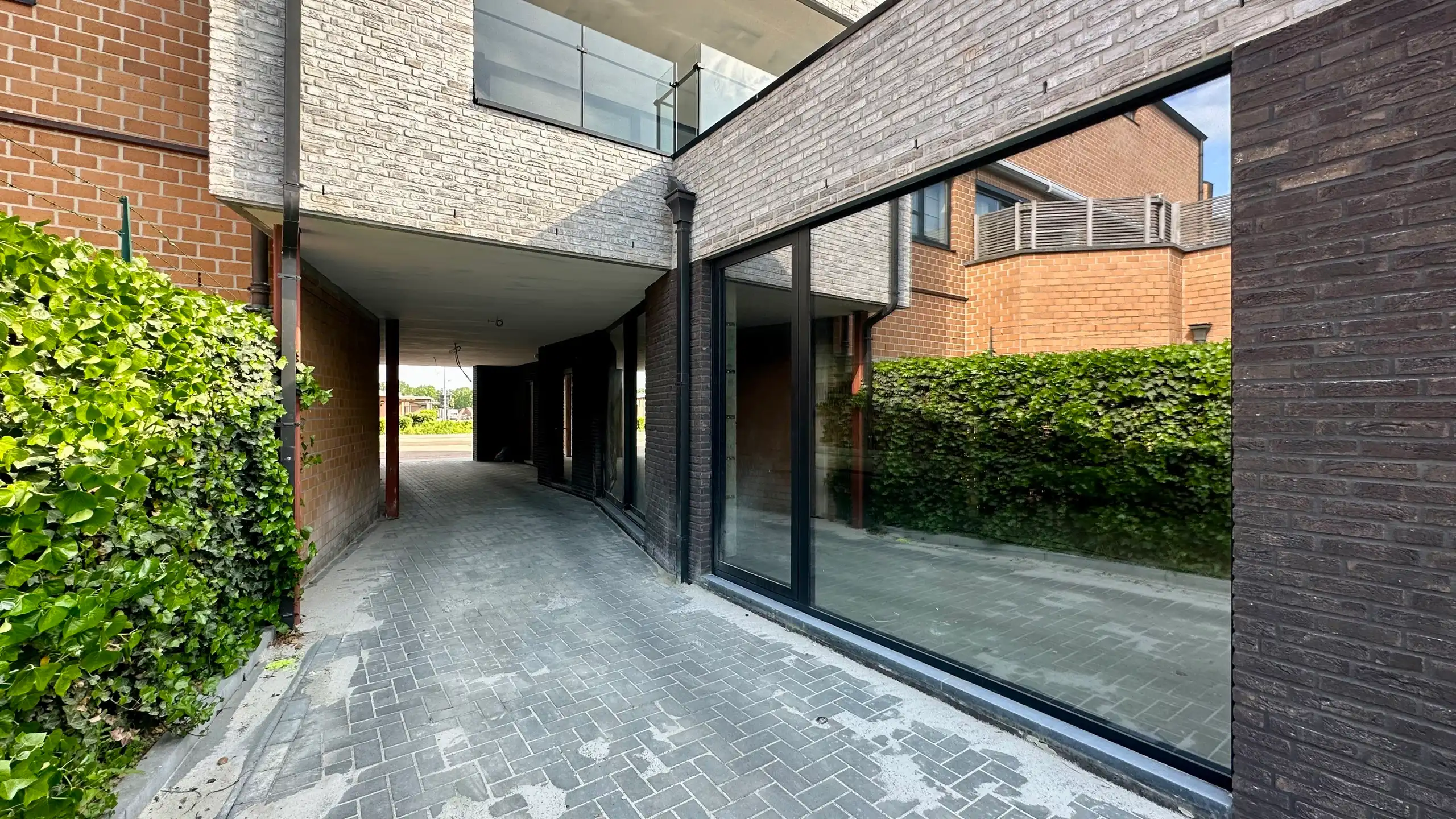 Uitzonderlijke handelsruimte van circa 366m² met parking! foto 7