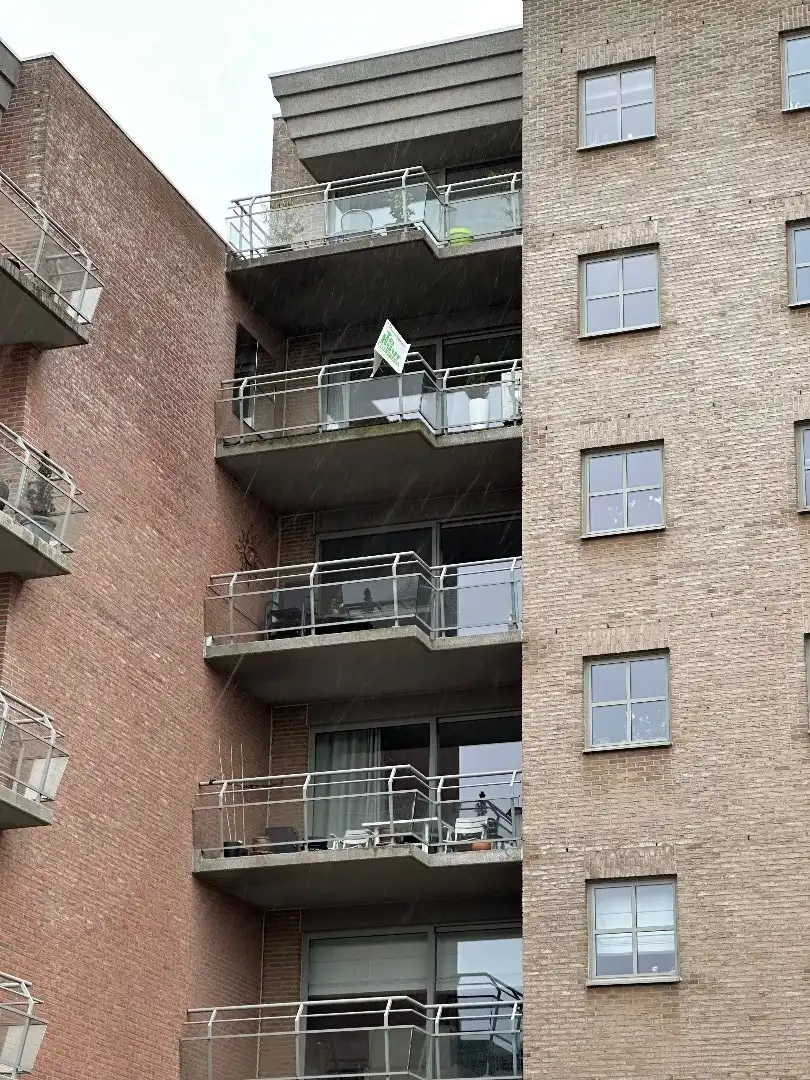 Instapklaar appartement met 2 slaapkamers en 2 terrassen te Roeselare  foto {{pictureIndex}}