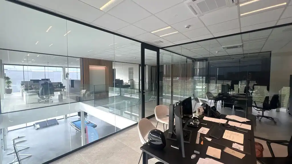 High-end bedrijfsgebouw te huur op bedrijventerrein E17/4 in Lokeren foto 6
