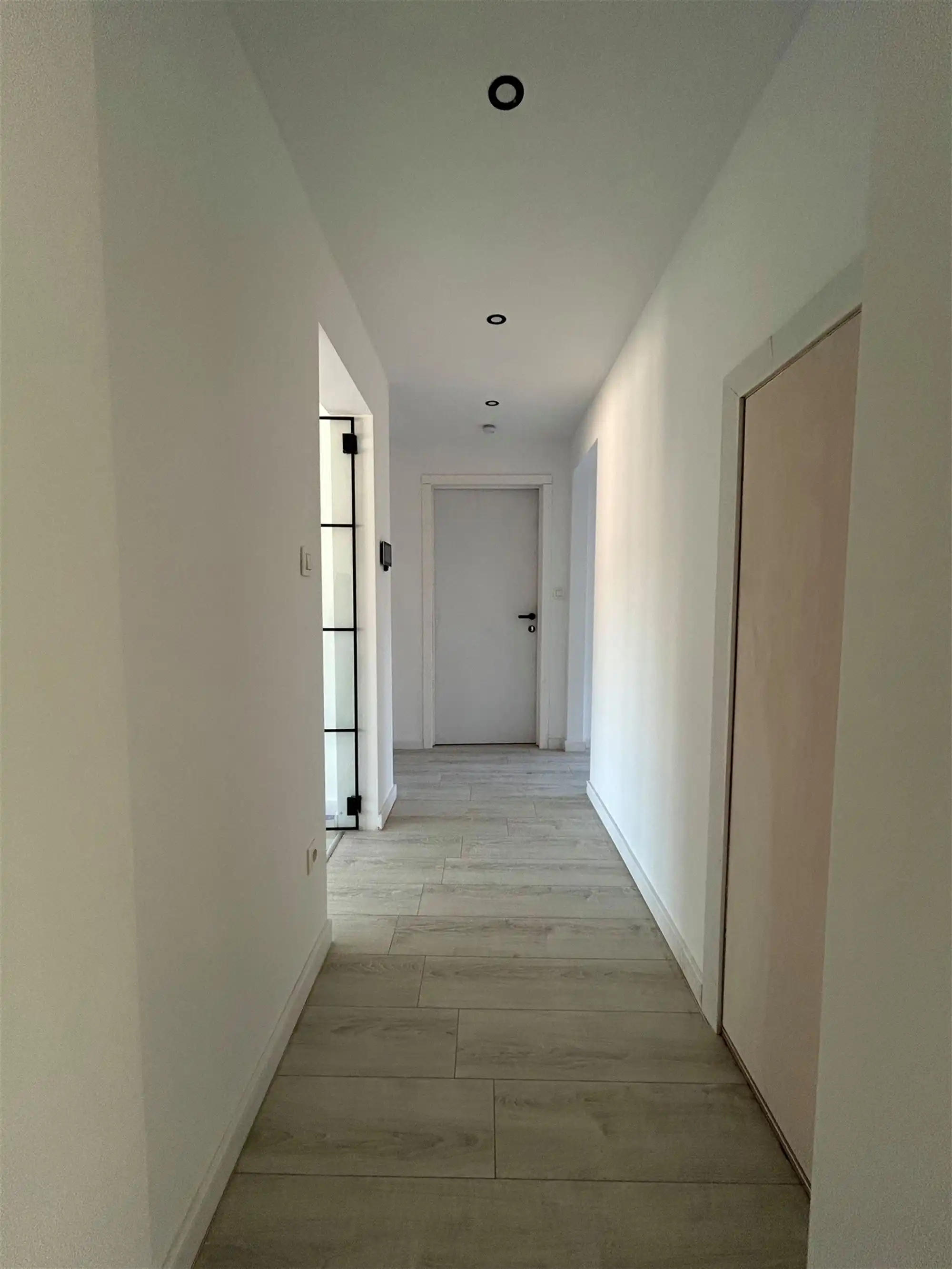 Prachtig gerenoveerd appartement met 2 slaapkamers! foto 6