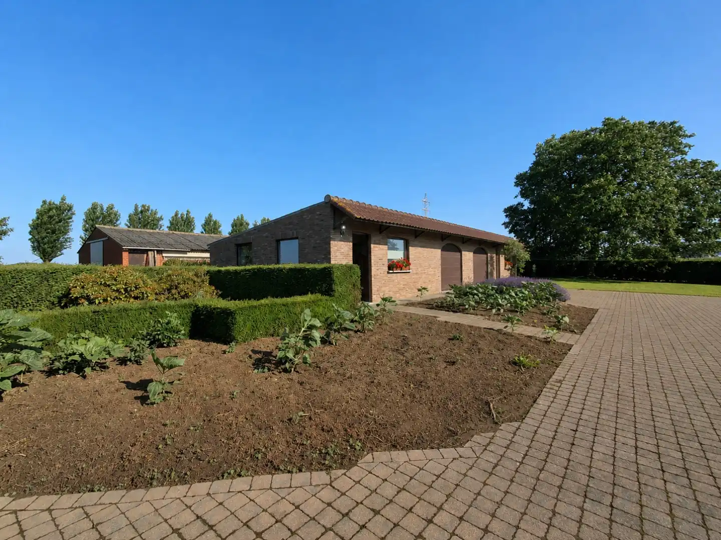 CHARMANTE VRIJSTAANDE WONING MET TUIN EN DUBBELE GARAGE IN TIELT foto 15