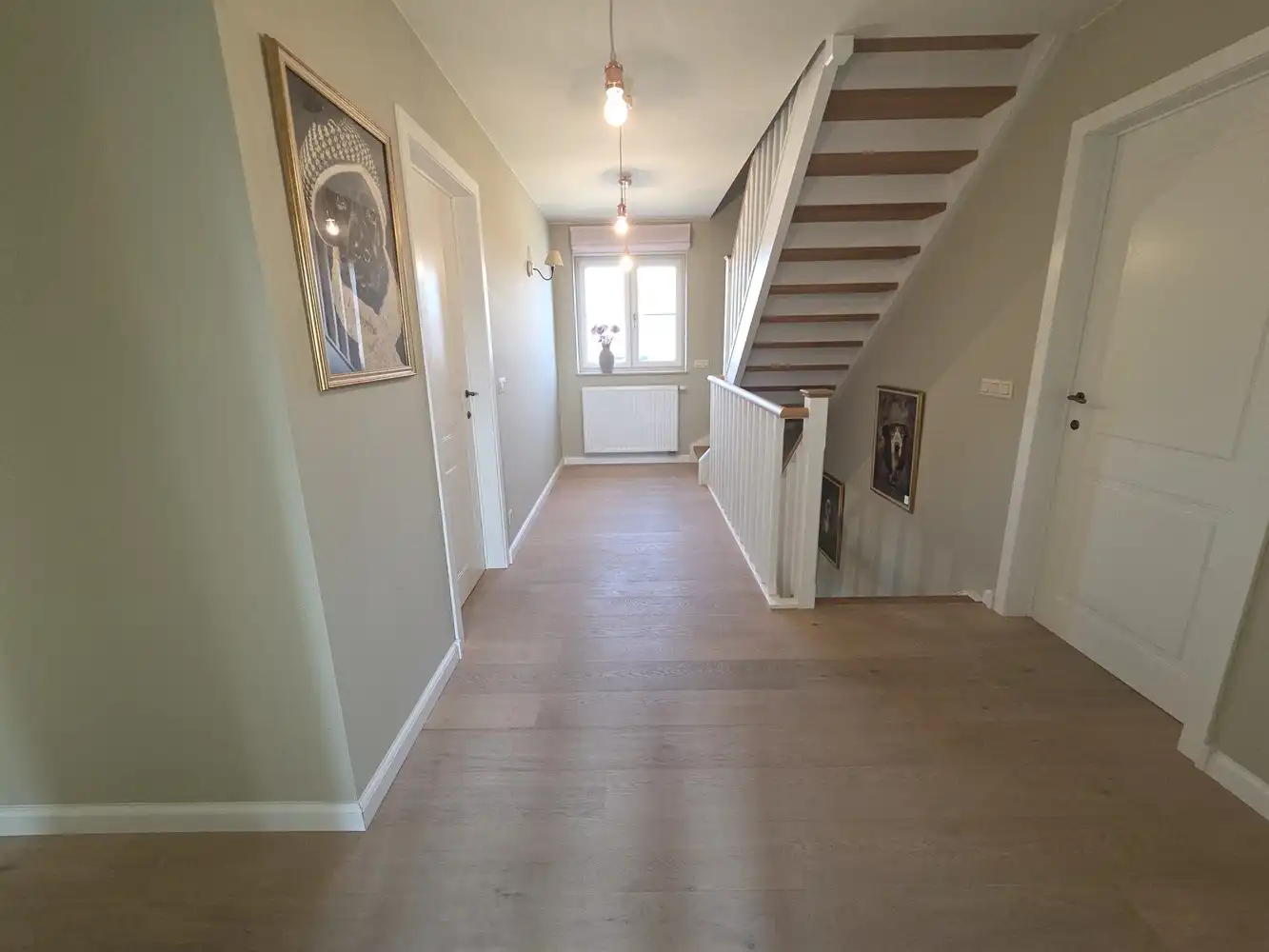 Prachtige villa woning, 5 slaapkamers, 2 badkamers in een zeer rustige straat gelegen foto 11