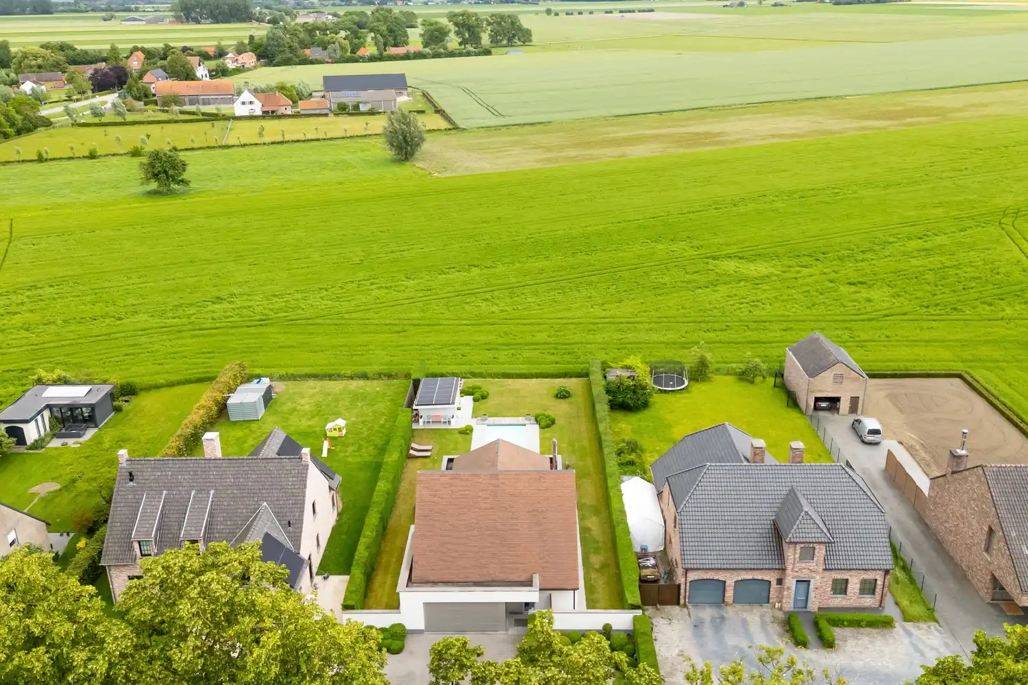Exclusieve villa met zwembad en adembenemende polderzichten foto 37