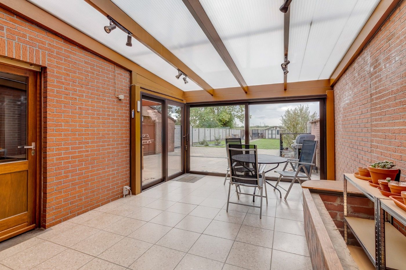 Gigantische, oerdegelijke woning met 4+ slpk., oprit, garage en west-tuin foto 11