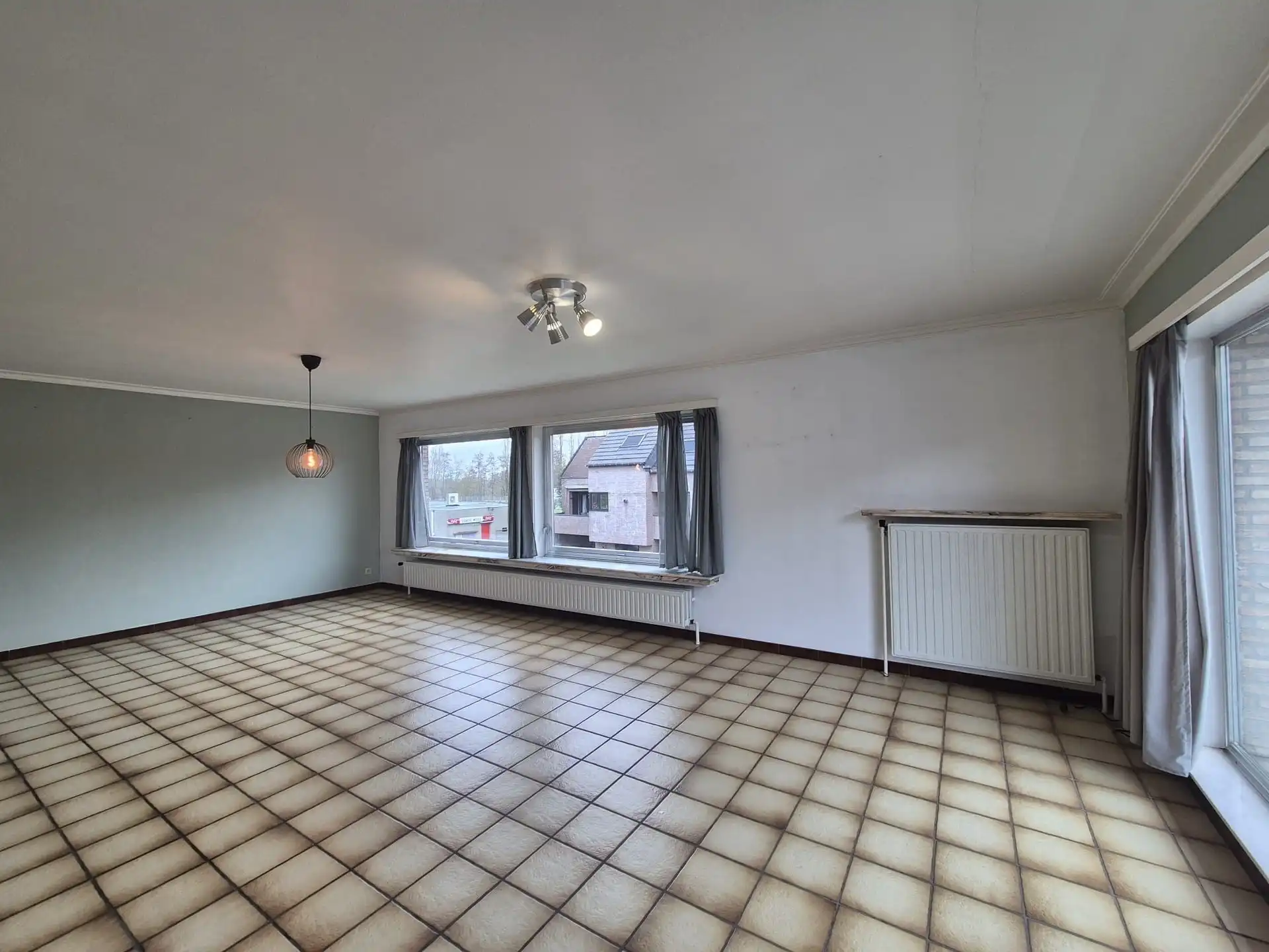 Centraal gelegen ruim appartement met groot zongericht terras en garage. foto 2