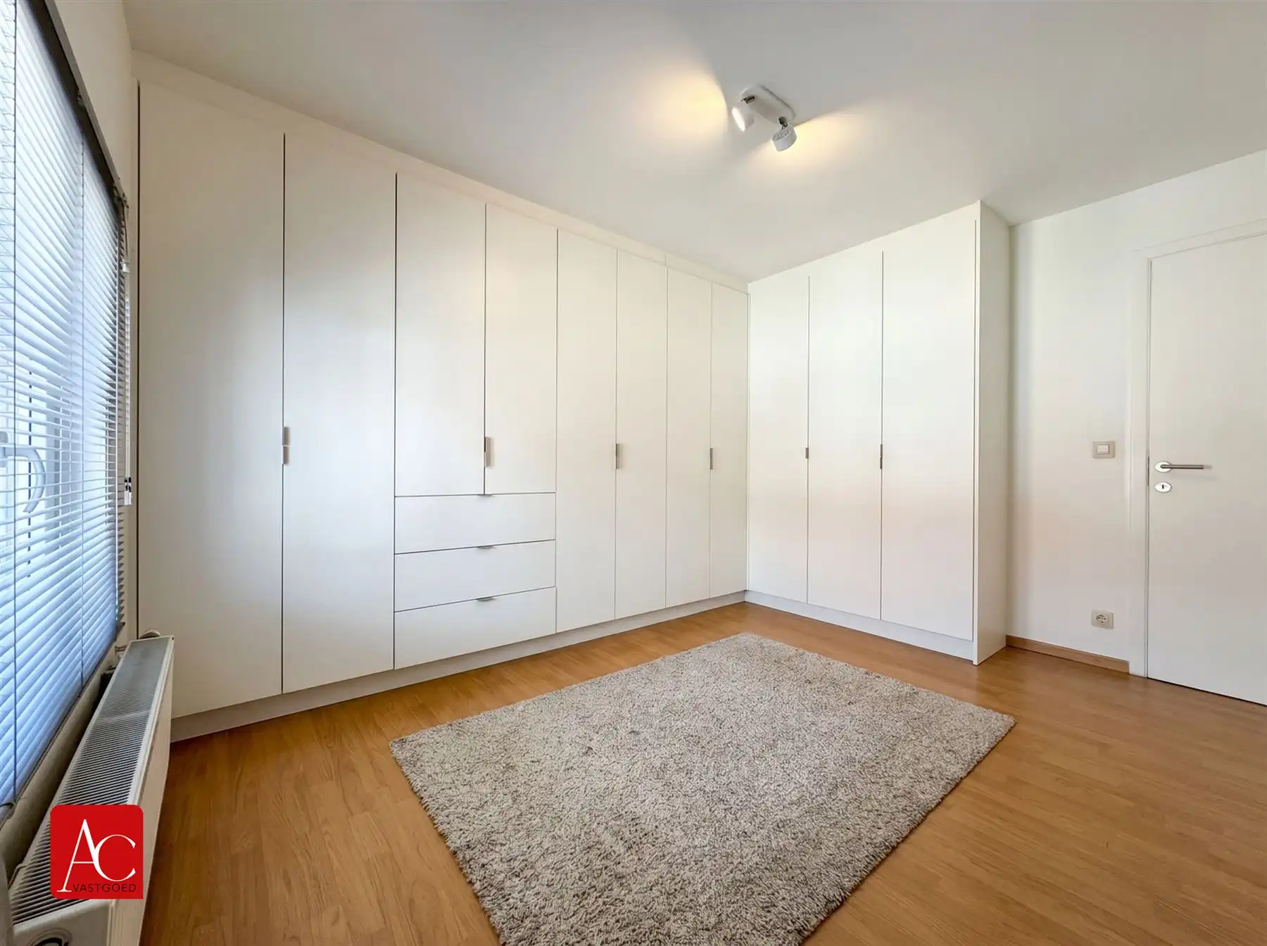 Instapklare woning met 5 slaapkamers en tuin foto 25