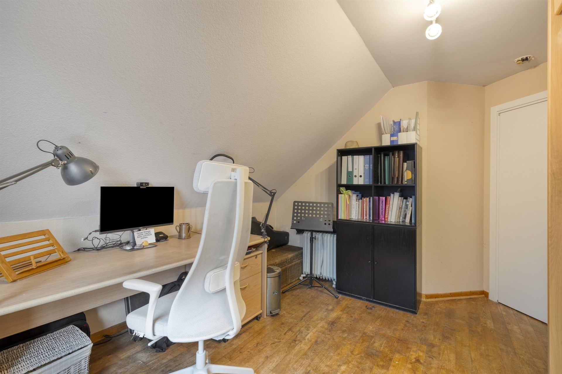 Woning met 4 slaapkamers in een rustige woonwijk foto 13