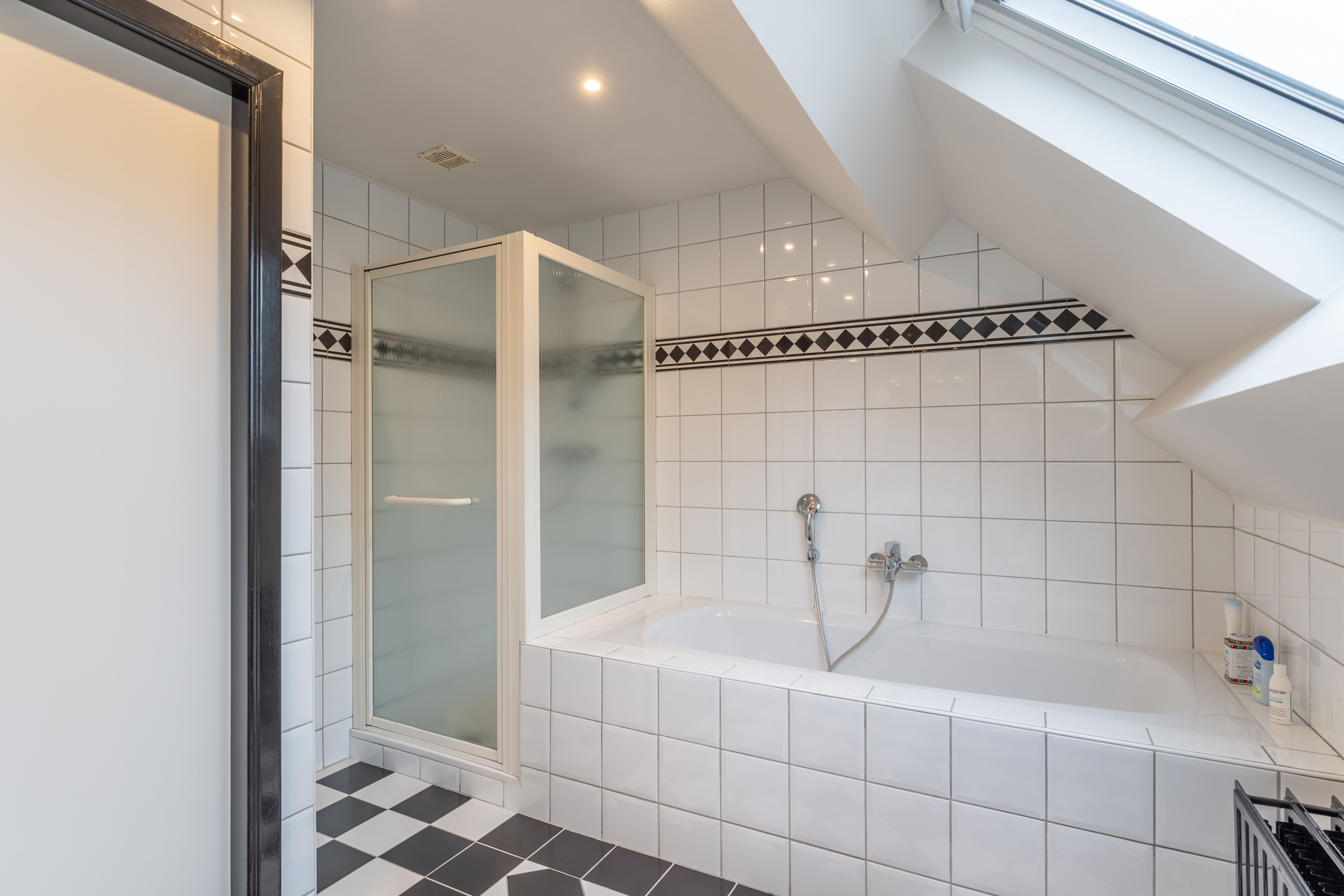 Ruime woning met kantoorruimte + extra bouwgrond op prachtige ligging te Eksel foto 19
