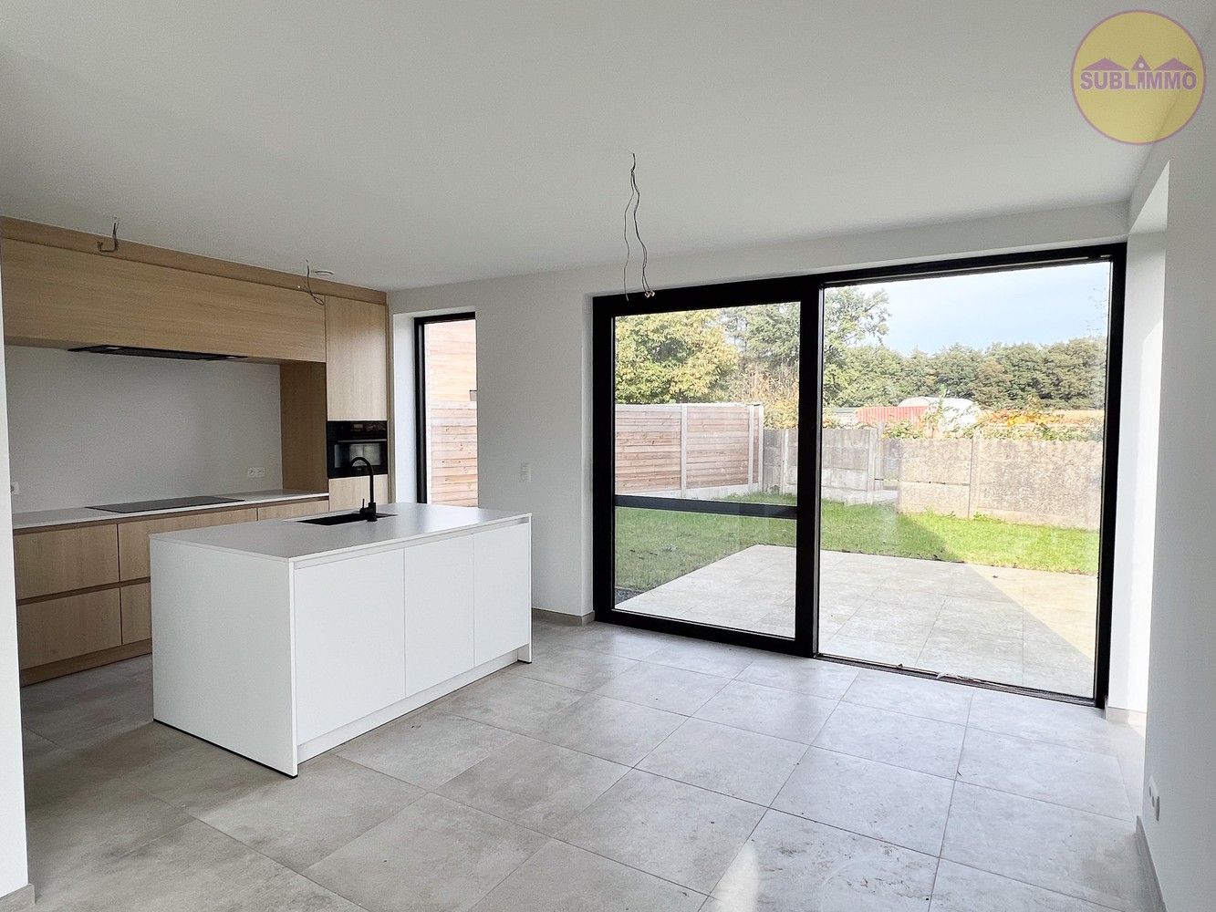 Nieuwbouwwoning met 3 slaapkamers op een perceel van 365m². foto 5
