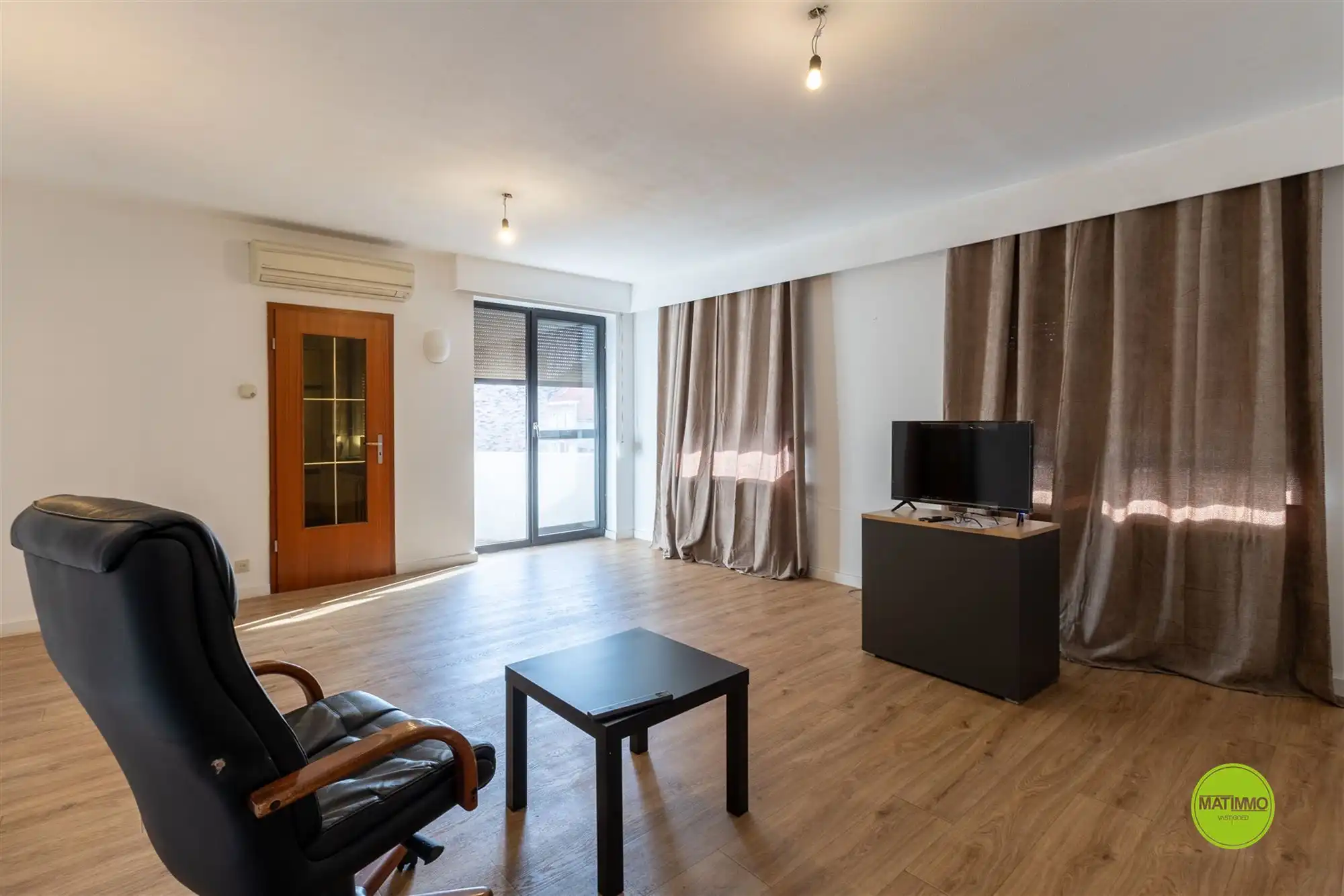 Centraal gelegen 2-slaapkamerappartement met terras foto 3