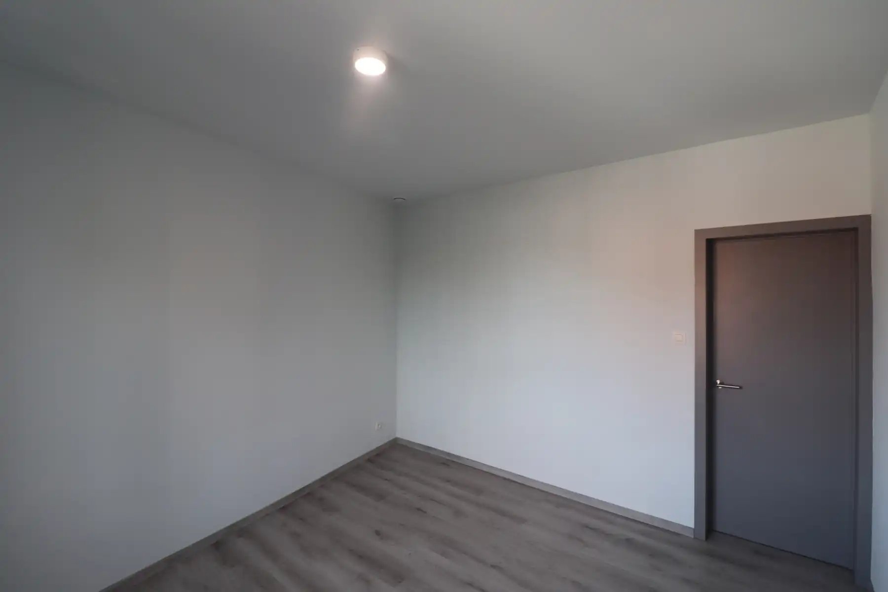 Volledig gerenoveerde woning met stadskoer op een hoekperceel. foto 15