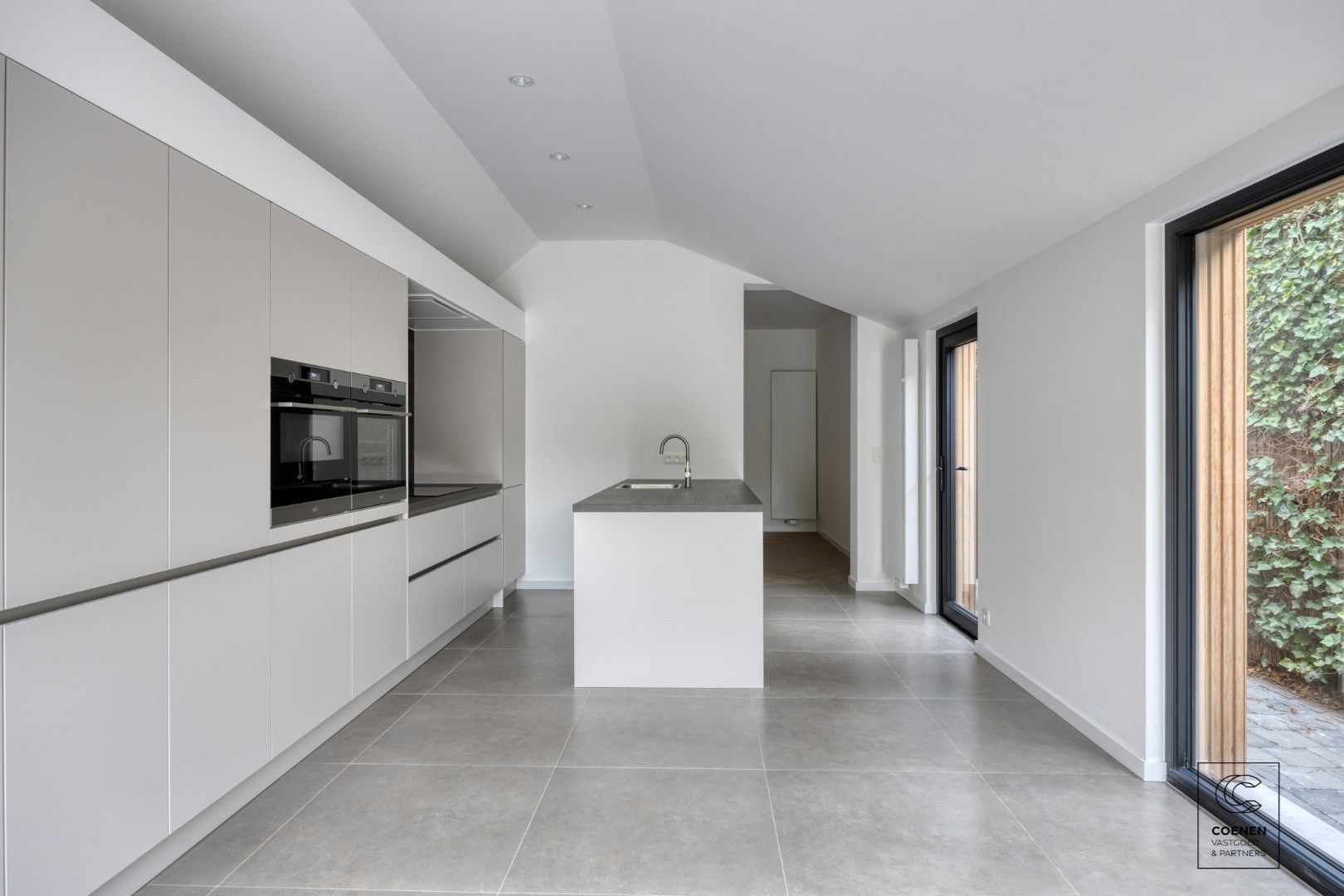 Prachtig, grondig gerenoveerde HOB met twee slaapkamers op een centrale ligging te Brasschaat!  foto 3