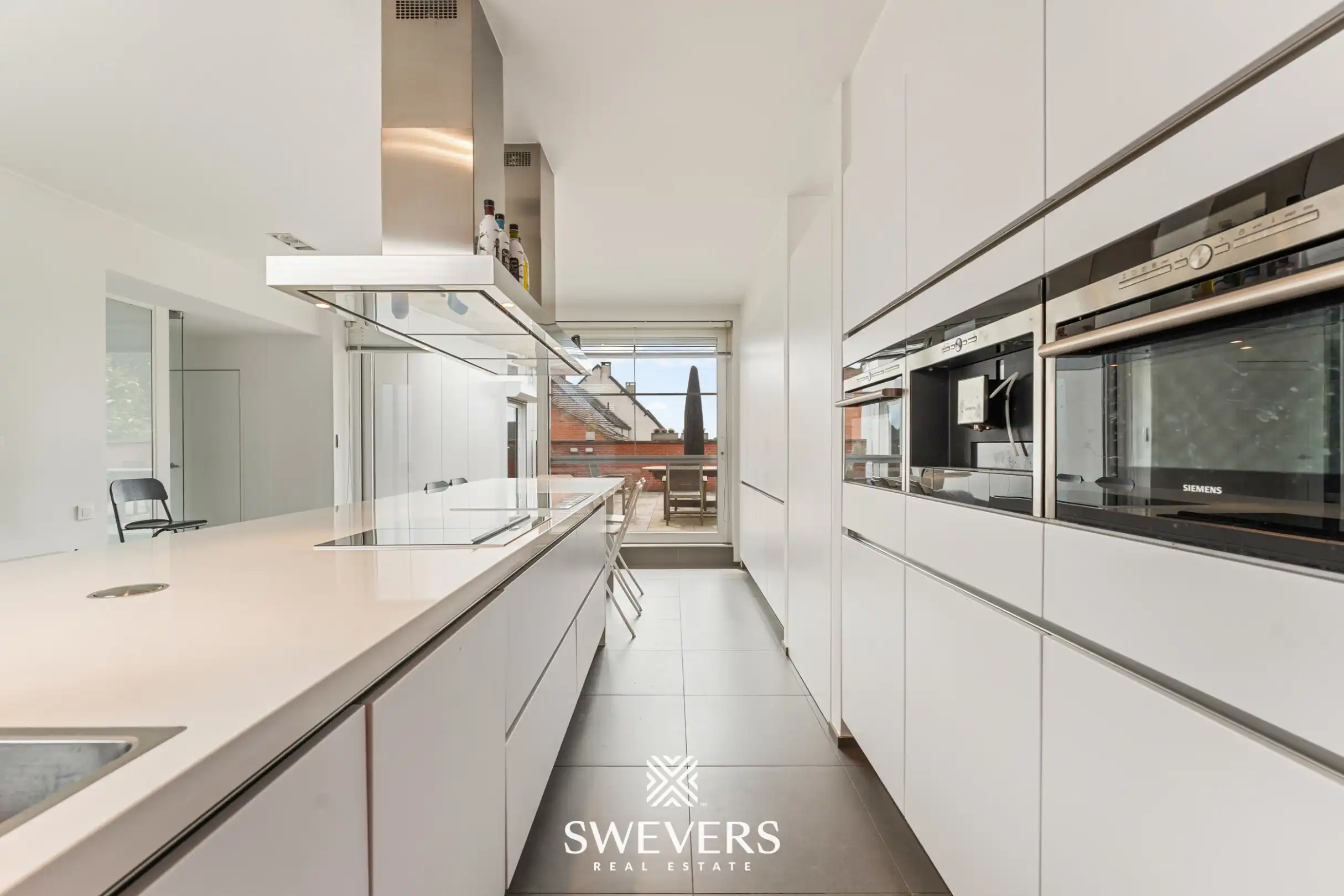 Magnifieke instapklare woning met diverse commerciële mogelijkheden en zwembad  foto 26