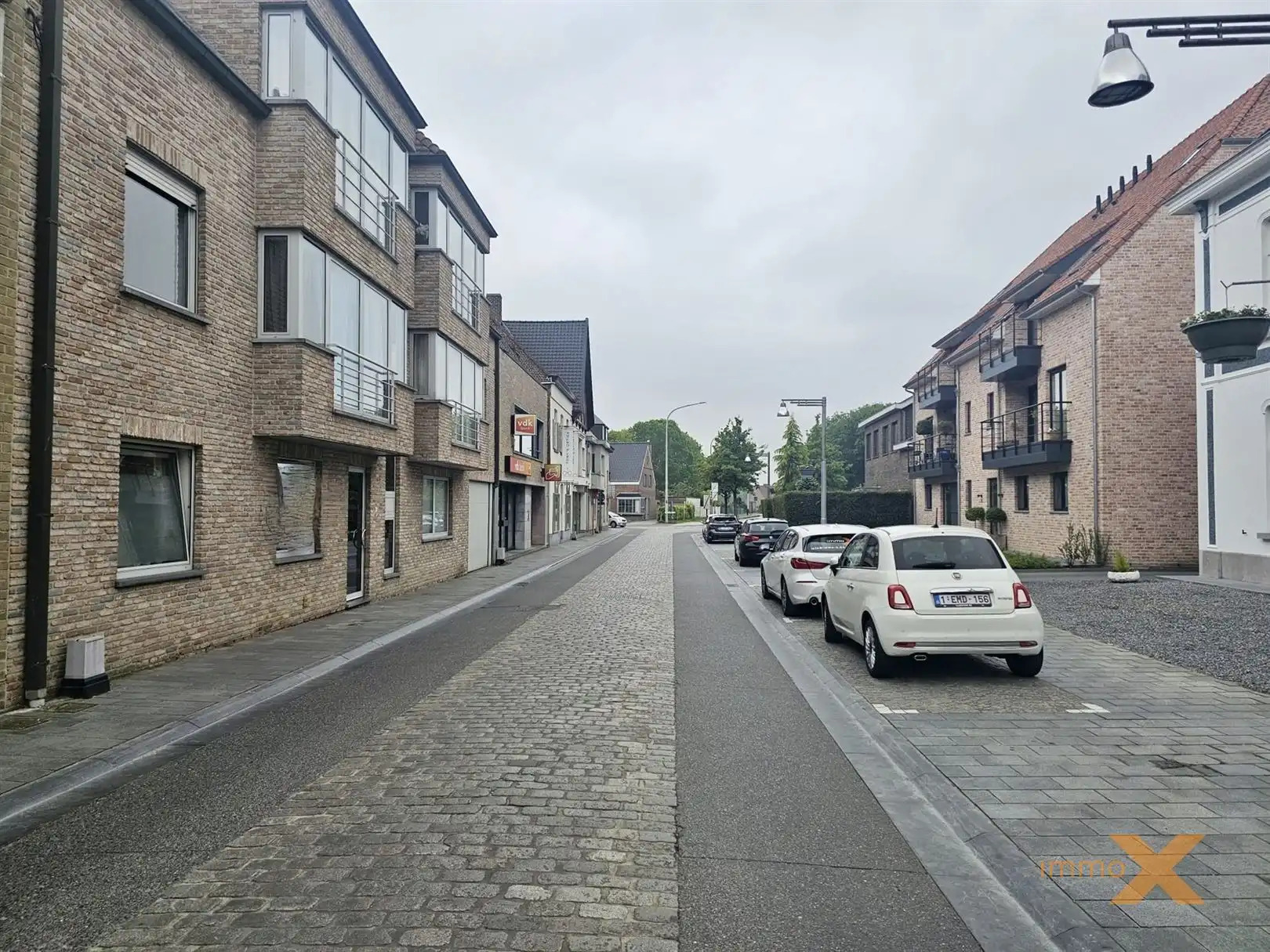 GELIJKVLOERS APP MET GROOT TERRAS EN GARAGE foto 27