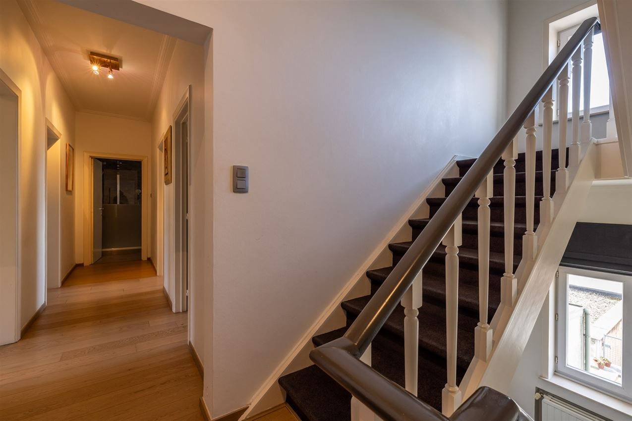 Bauhaus stijl '60, panoramisch zicht op Basiliek foto 16