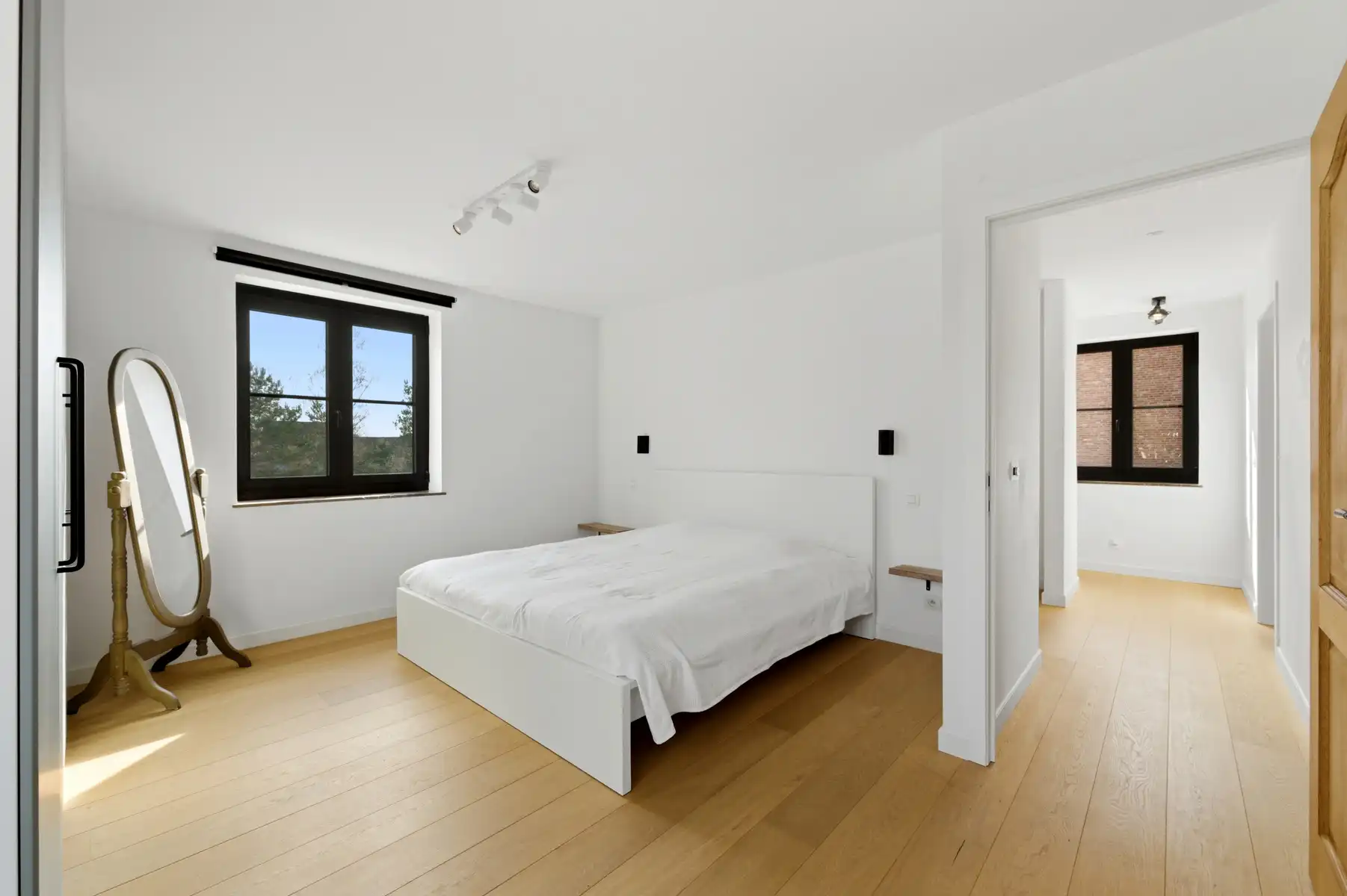 Recente vrijstaande woning in het centrum van RIJMENAM foto 14