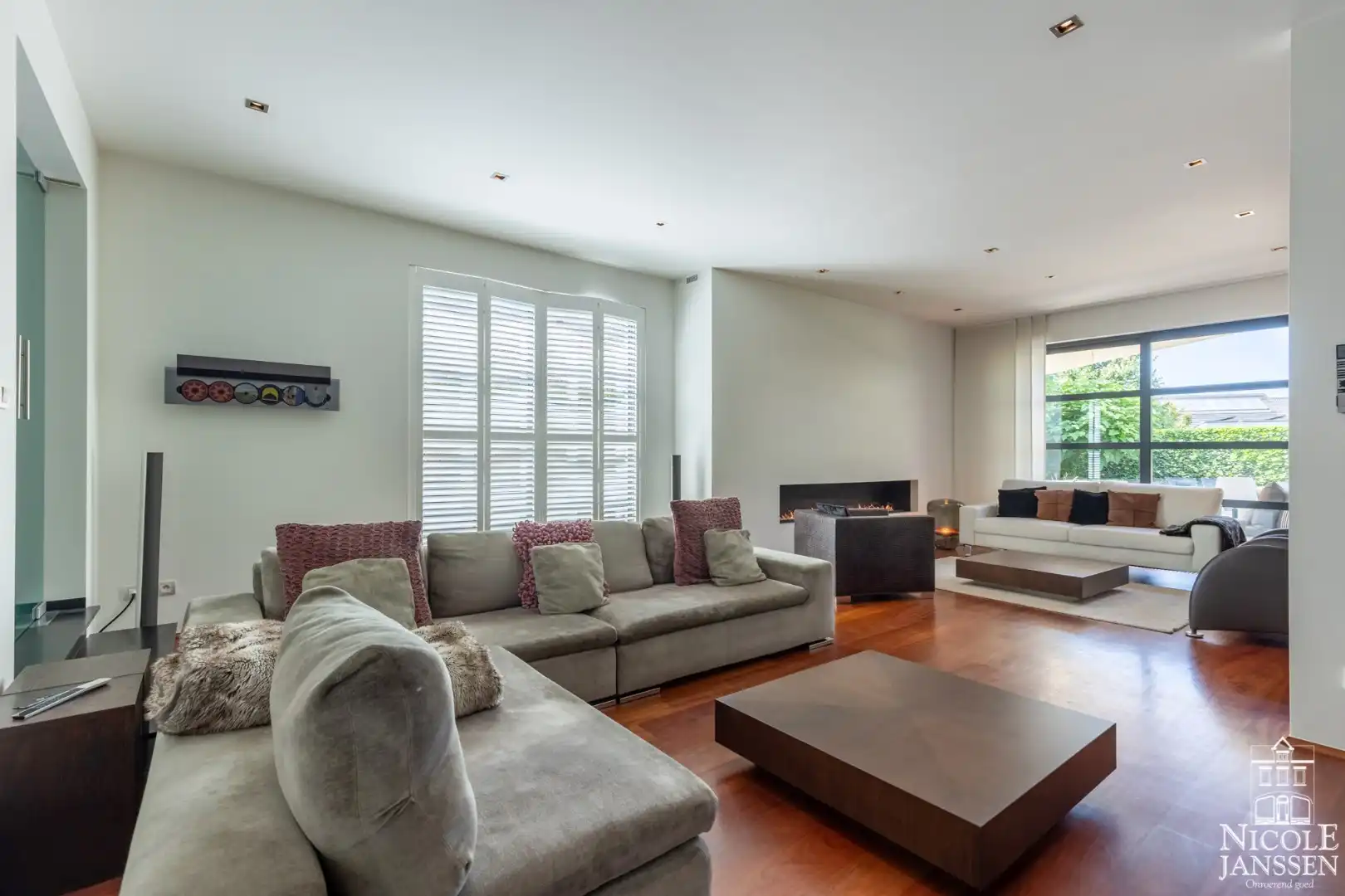 Luxueus ingerichte villa met vier slaapkamers en verzorgde tuin foto 8