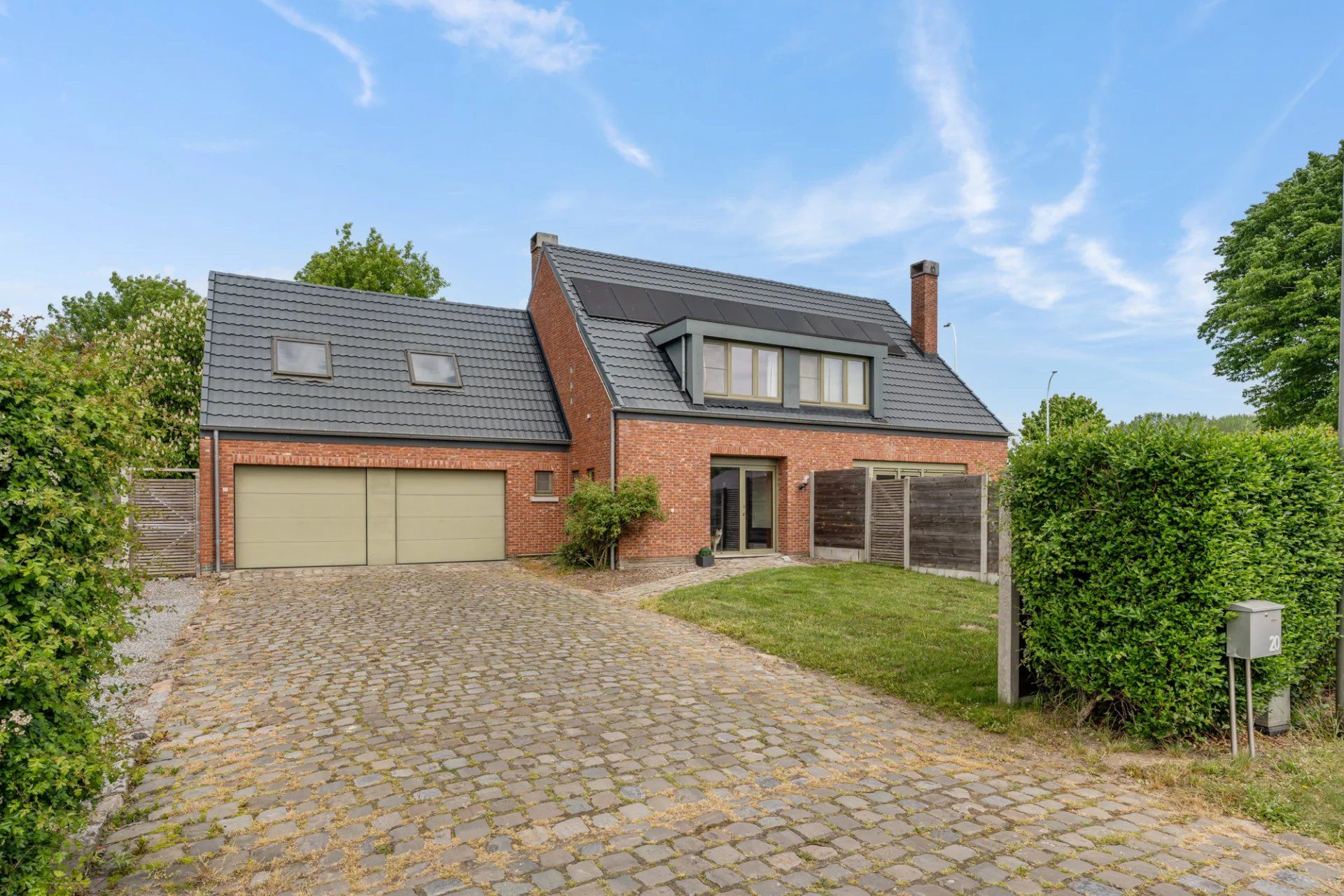 Hoofdfoto van de publicatie: Vernieuwde gezinswoning met tuin en dubbele garage Herk-de-Stad