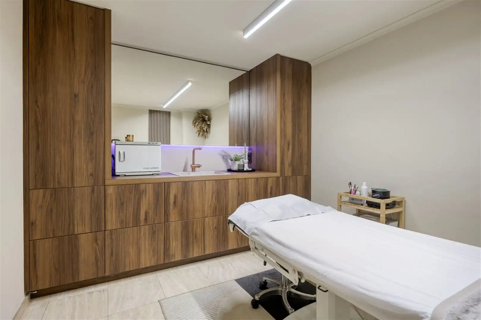 TE KOOP: Handelshuis op toplocatie te Heusden-Zolder! foto 11