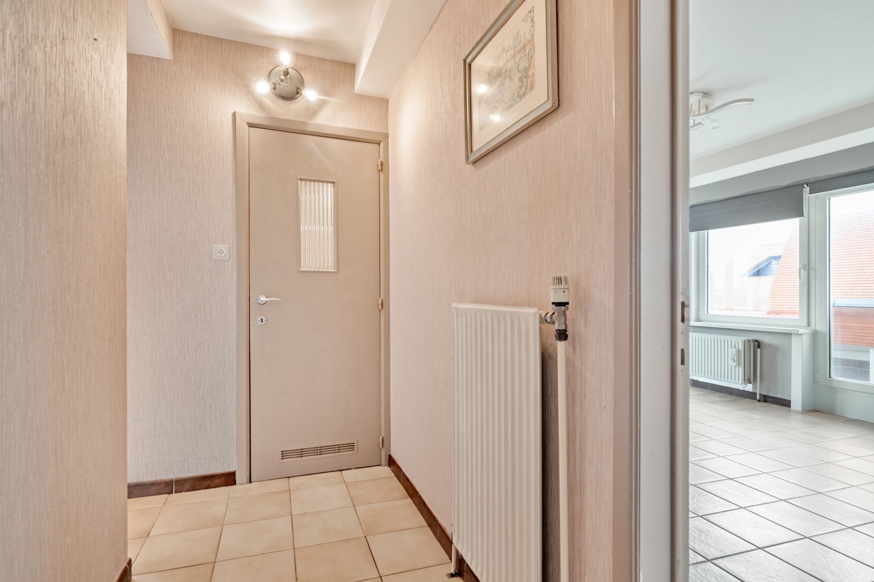 Te koop appartement met 2 slaapkamers en veel lichtinval op 5e verdiep foto 4