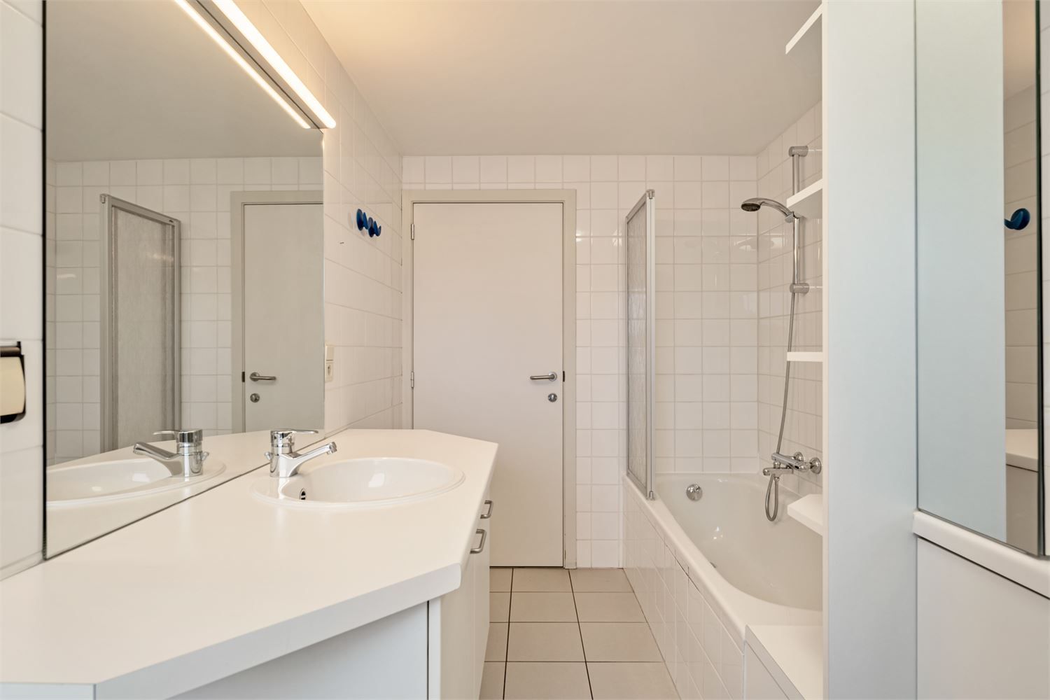 DAKAPPARTEMENT MET 1 SLAAPKAMER, FIJNE WOONKAMER EN AUTOSTAANPLAATS foto 25