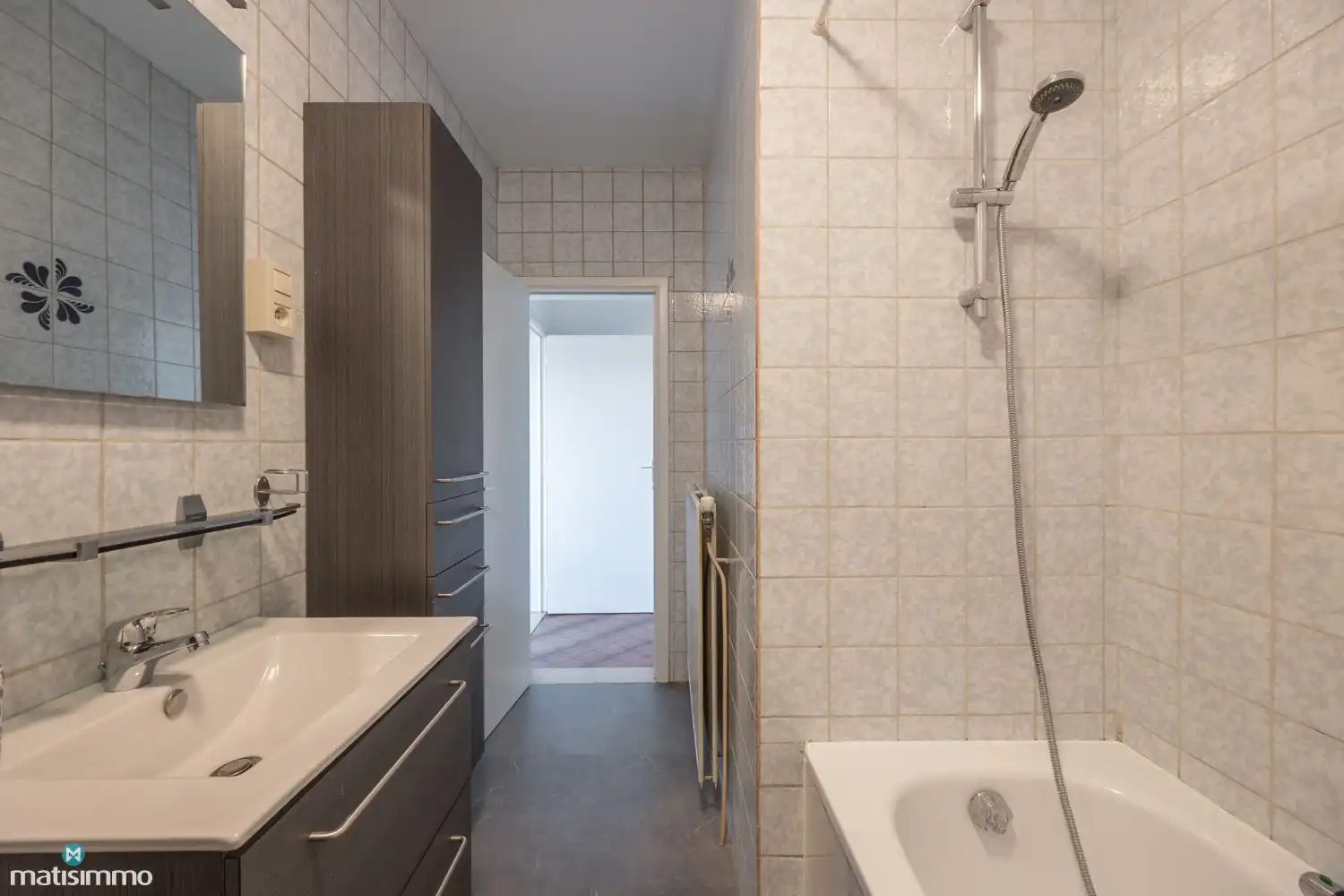 VERZORGD APPARTEMENT MET 2 SLAAPKAMERS, TERRAS EN AUTOSTAANPLAATS NABIJ HET CENTRUM VAN BILZEN foto 13