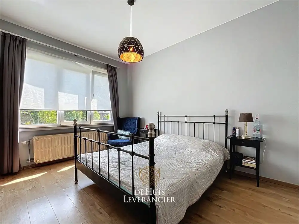 Prachtige, gerenoveerde woning met tuin en garage op toplocatie te koop in Mortsel! foto 5