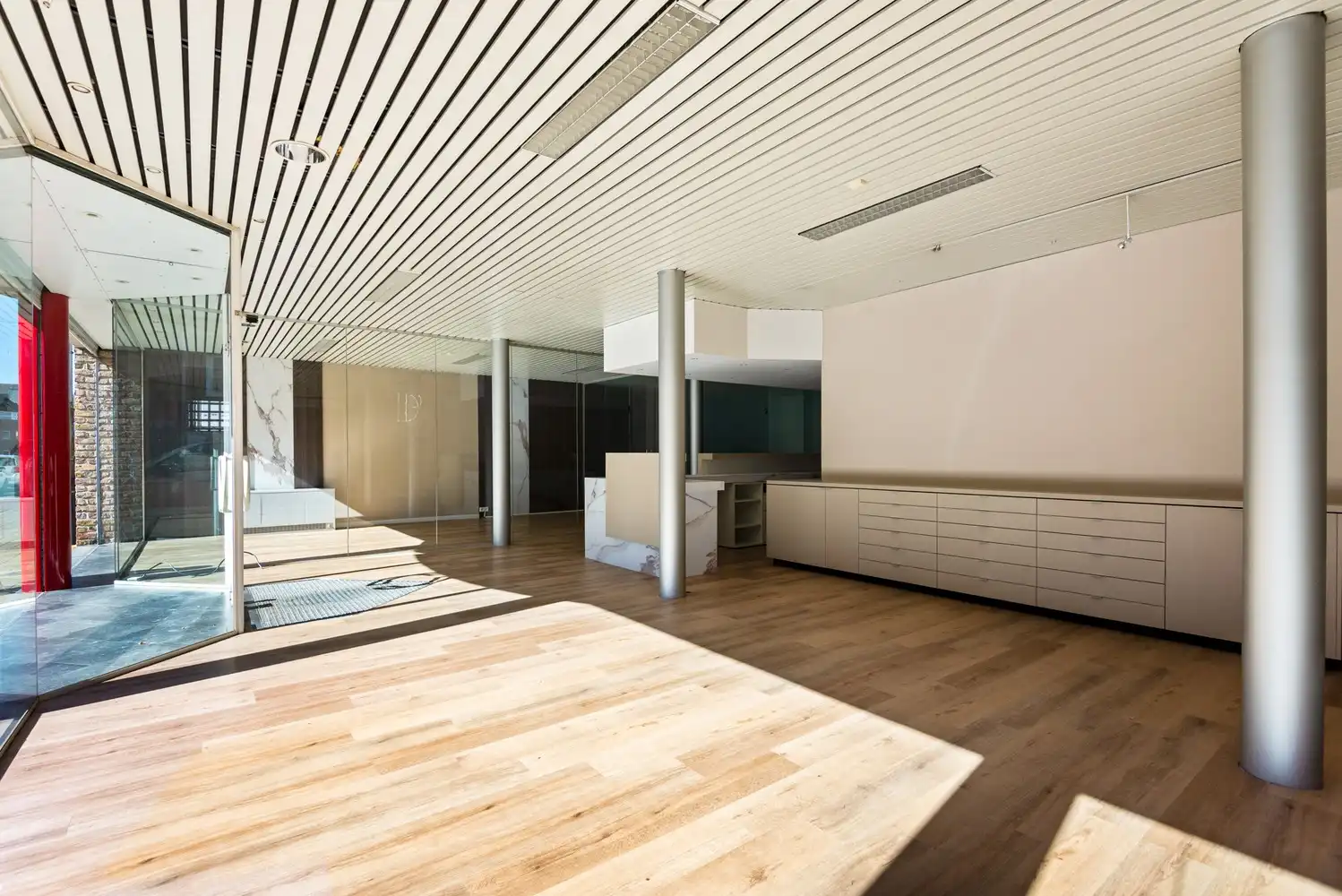 Handelsgelijkvloers in het centrum van Wijnegem! foto 3