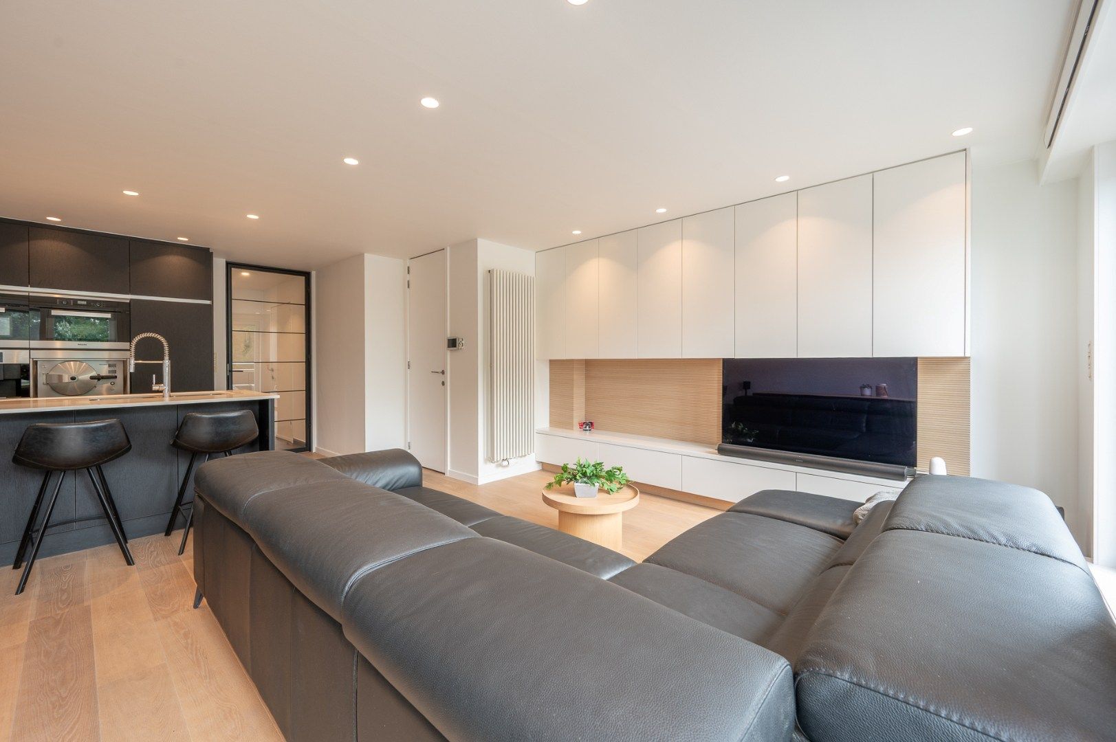 Mooi appartement met 2 slaapkamers en groot terras. foto 3