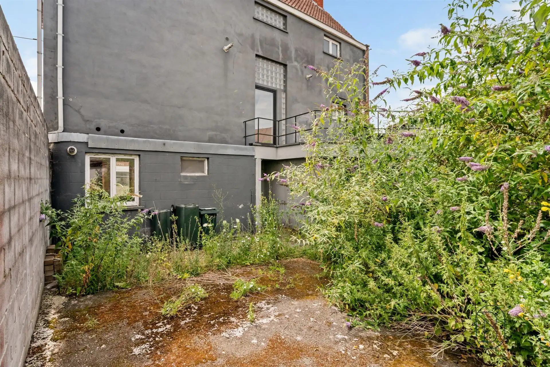 Te renoveren woning met 5 kamers, en parkeergelegenheid  foto 4