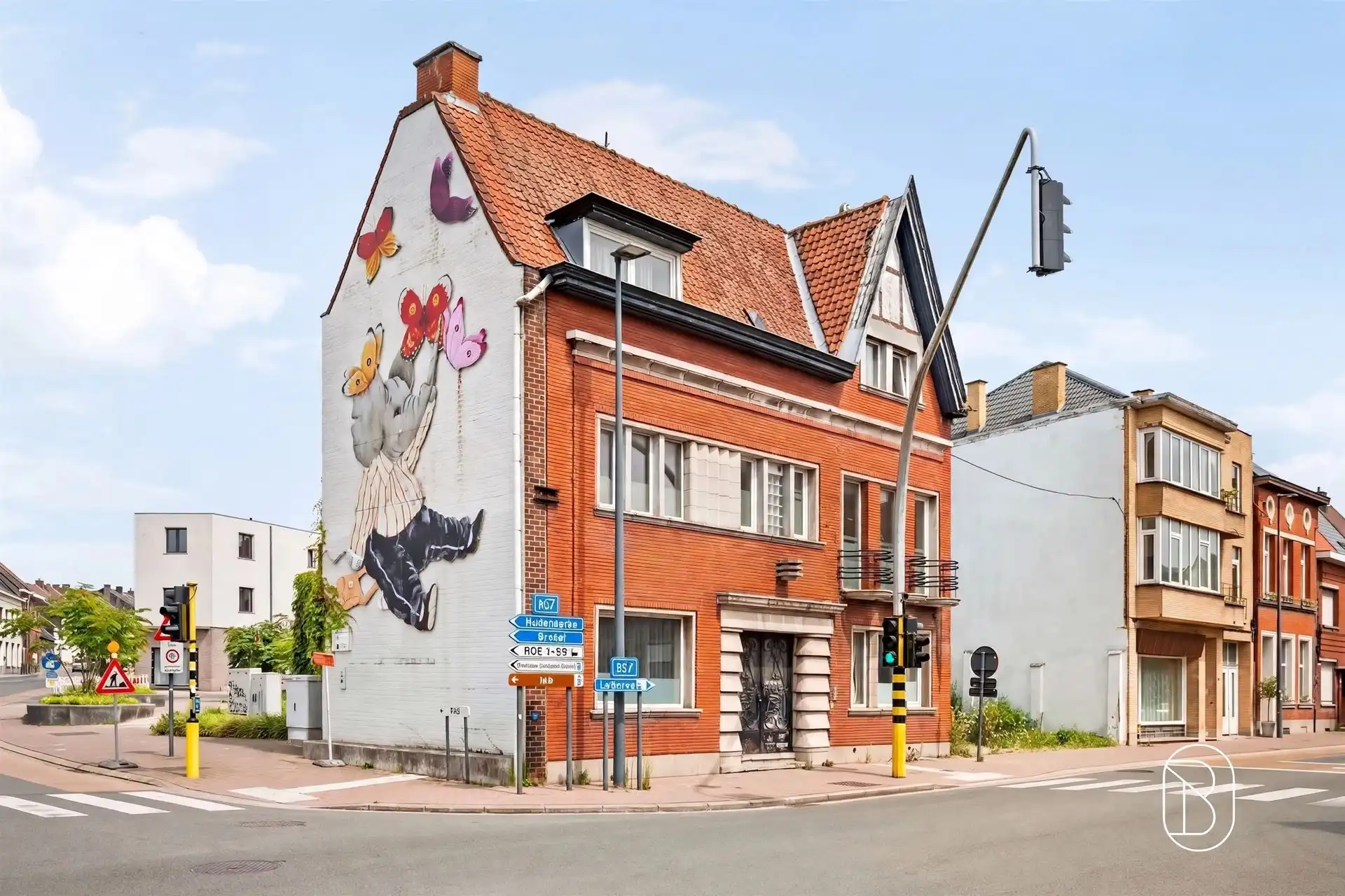 Te renoveren woning met 5 kamers, en parkeergelegenheid  foto 2