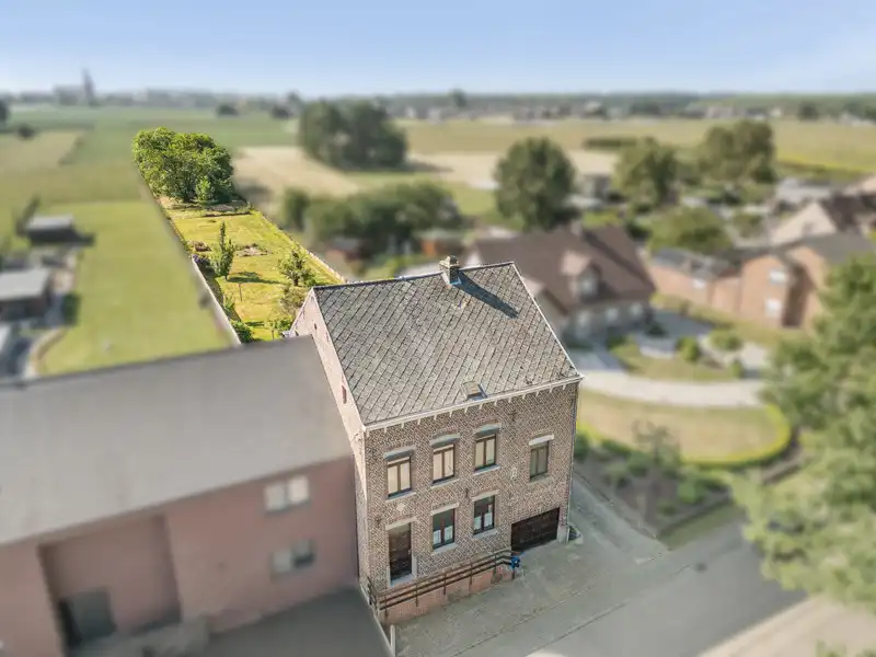 Hoofdfoto van de publicatie: Karaktervolle woning met veel potentieel op 23are